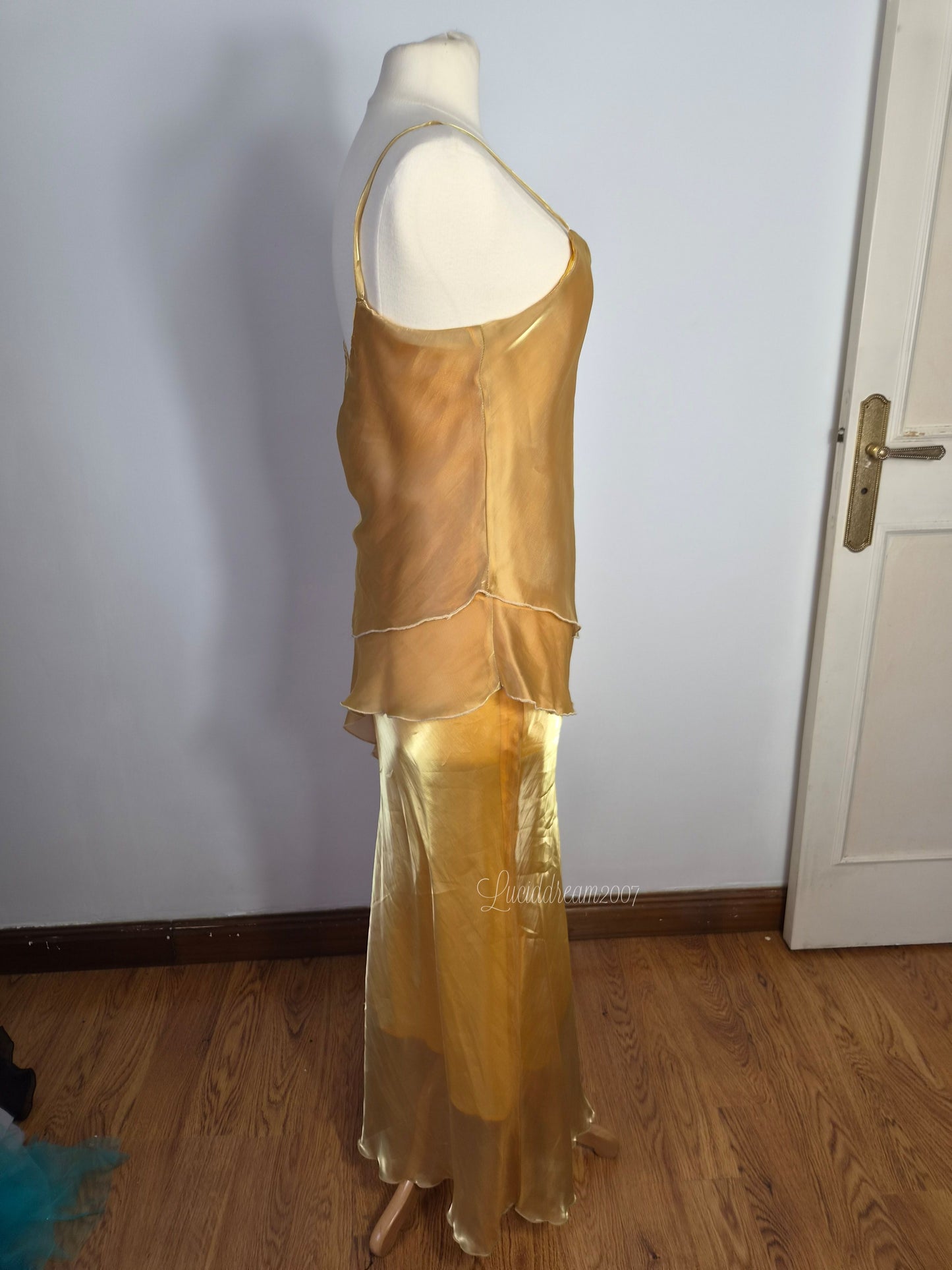 Ensemble en voile jaune avec foulard