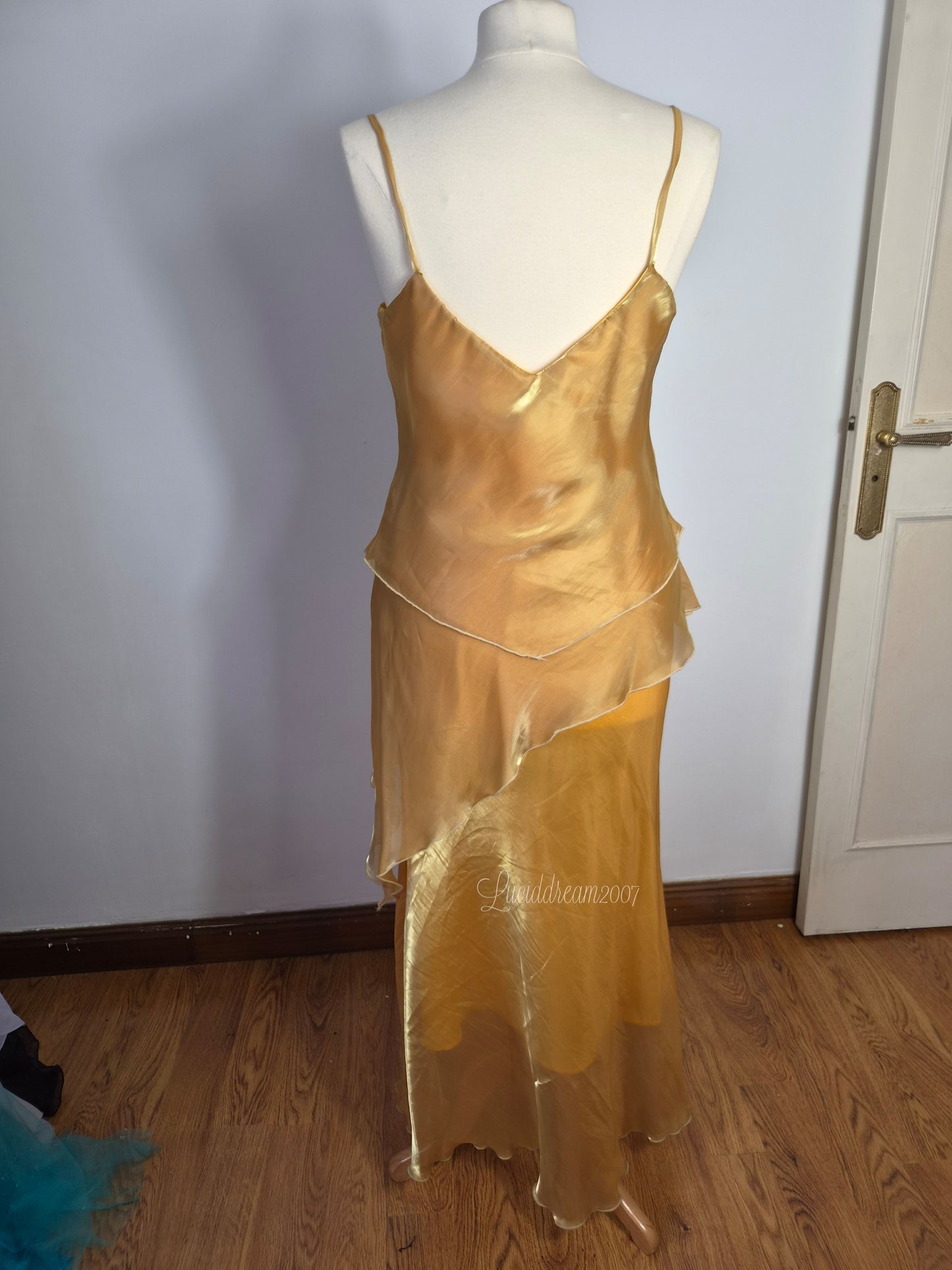 Ensemble en voile jaune avec foulard