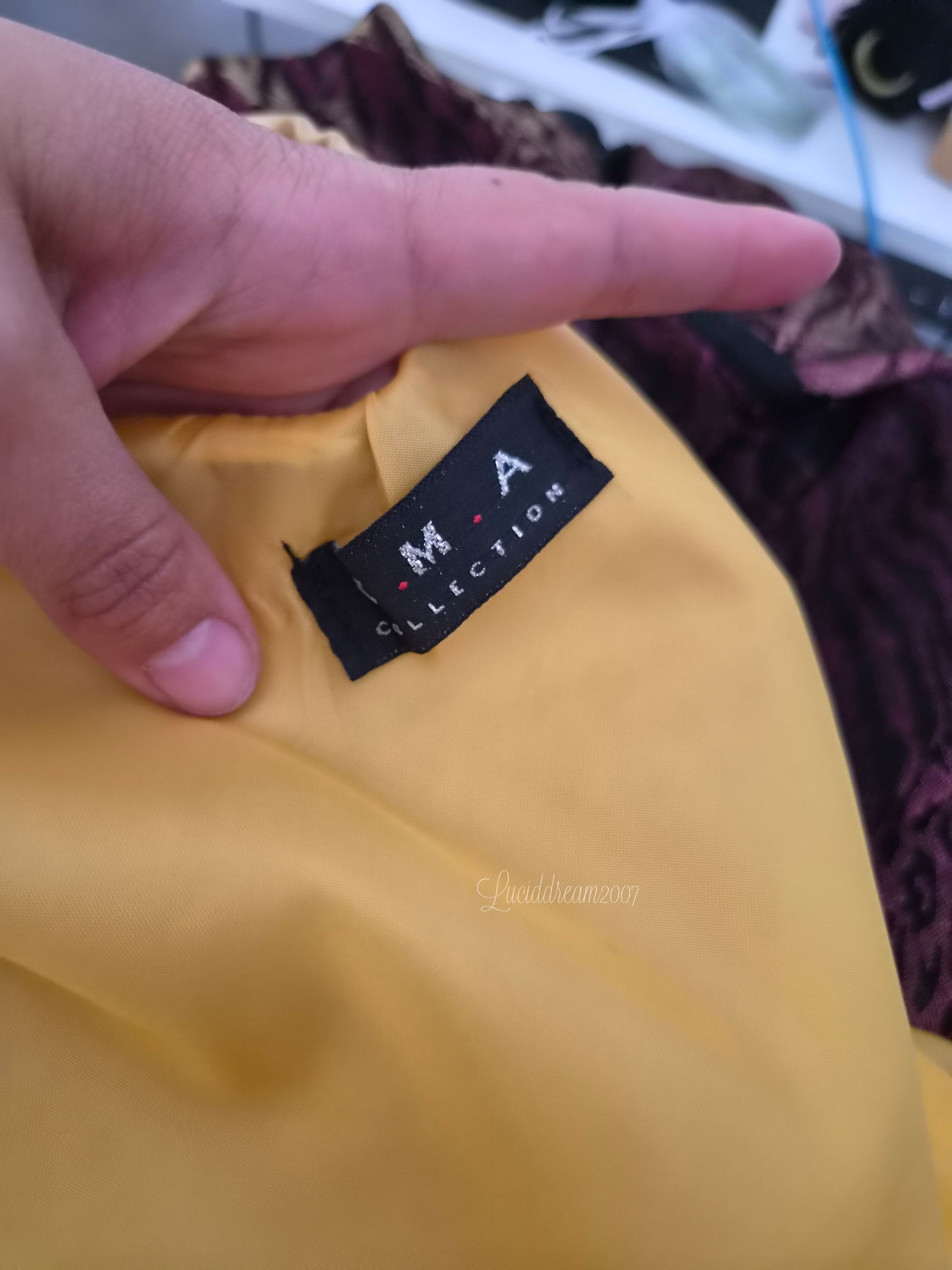 Ensemble en voile jaune avec foulard