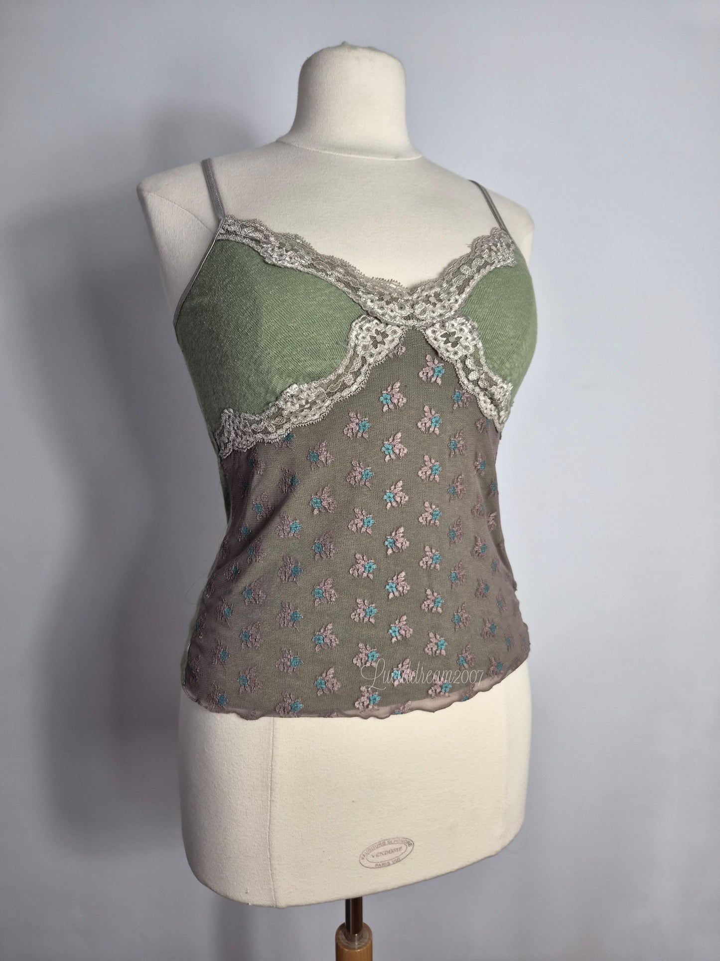 Haut vert et marron détails dentelle