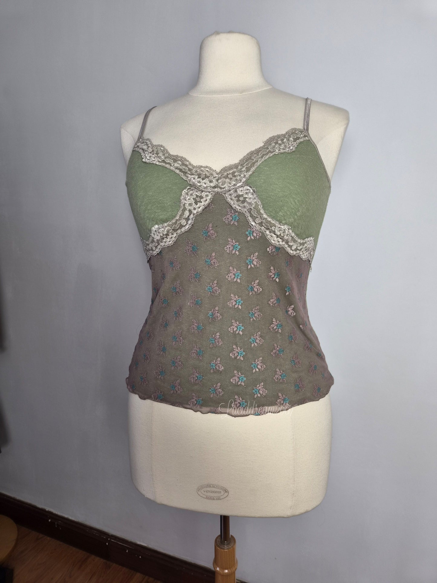 Haut vert et marron détails dentelle