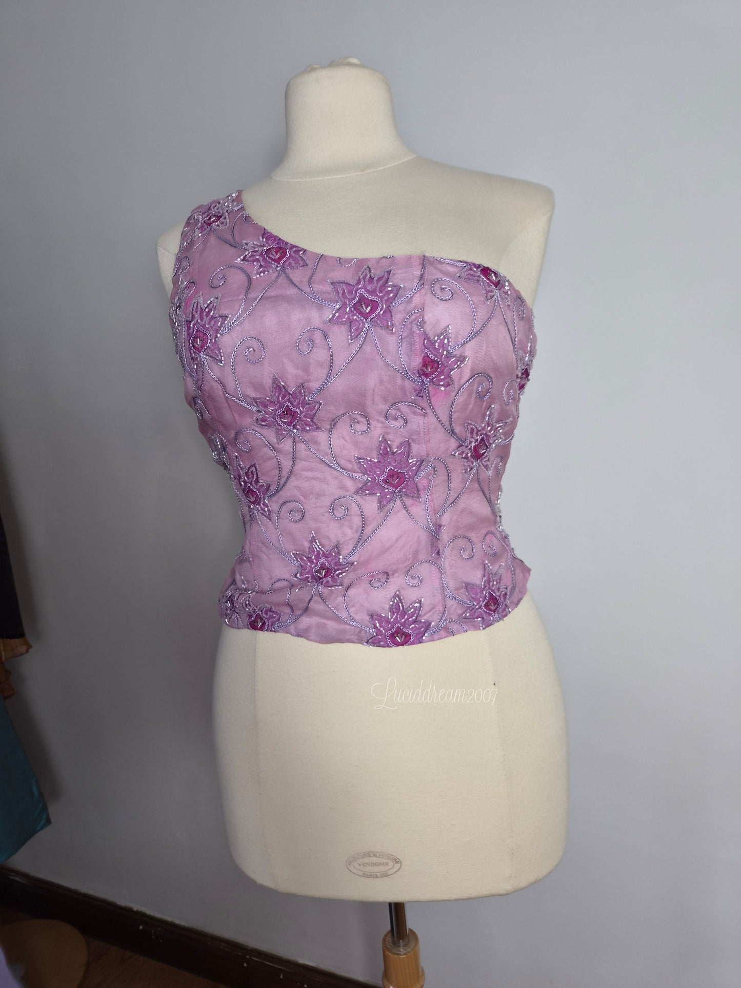 Haut asymétrique brodé lila