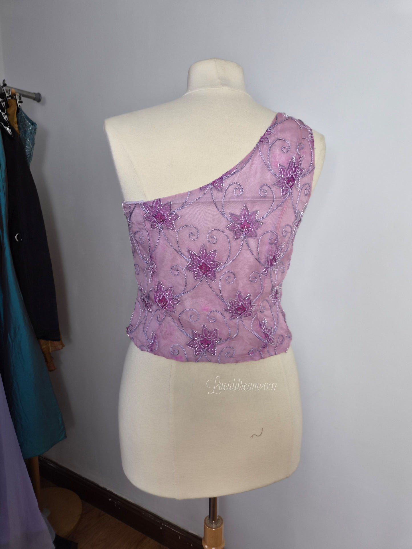 Haut asymétrique brodé lila