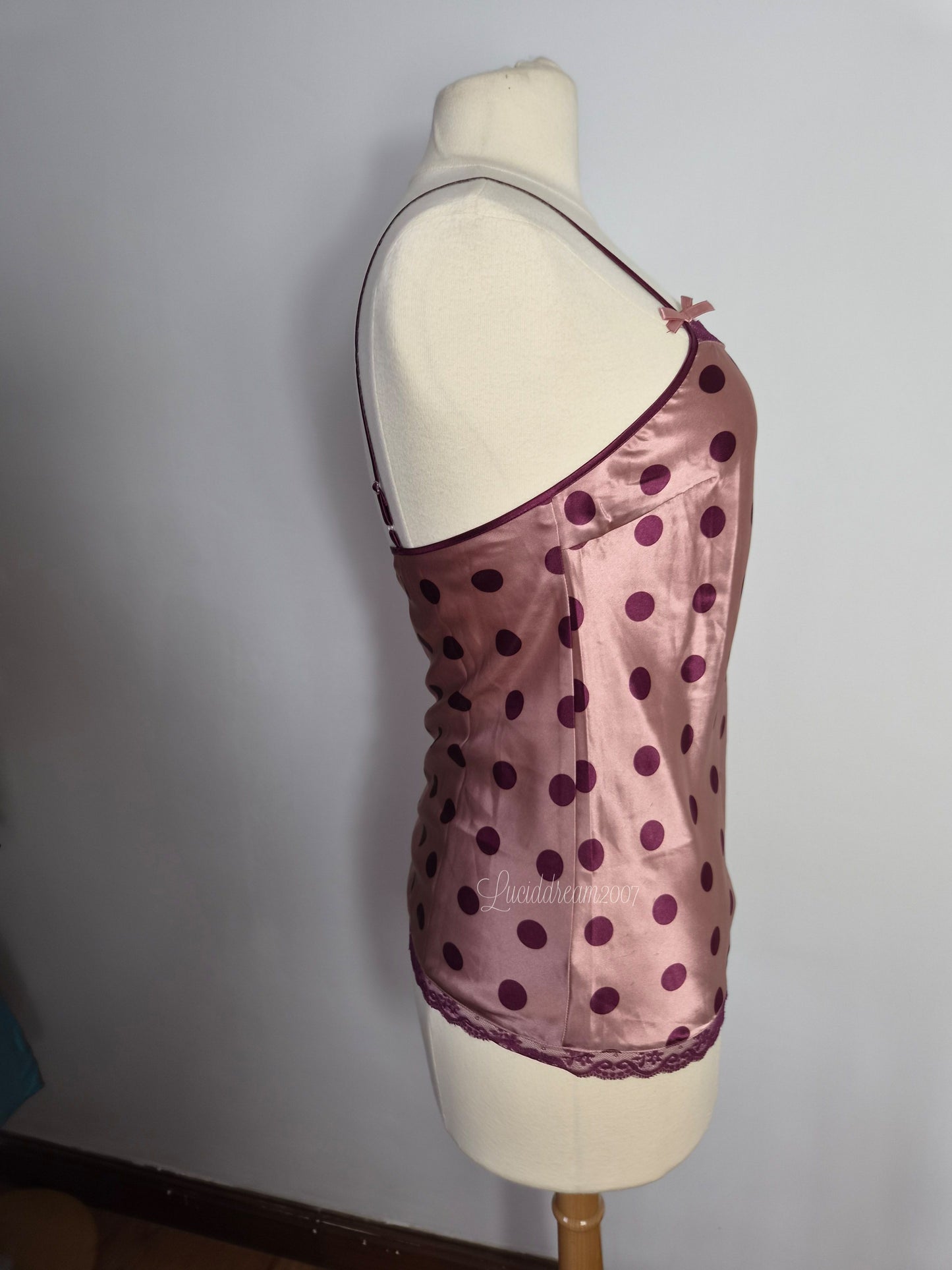 Haut satiné rose à pois