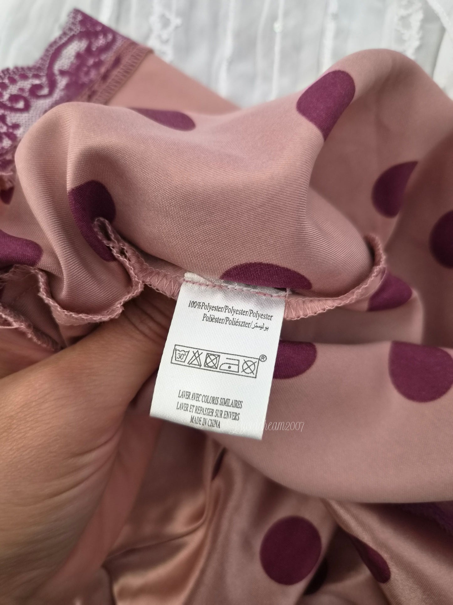 Haut satiné rose à pois