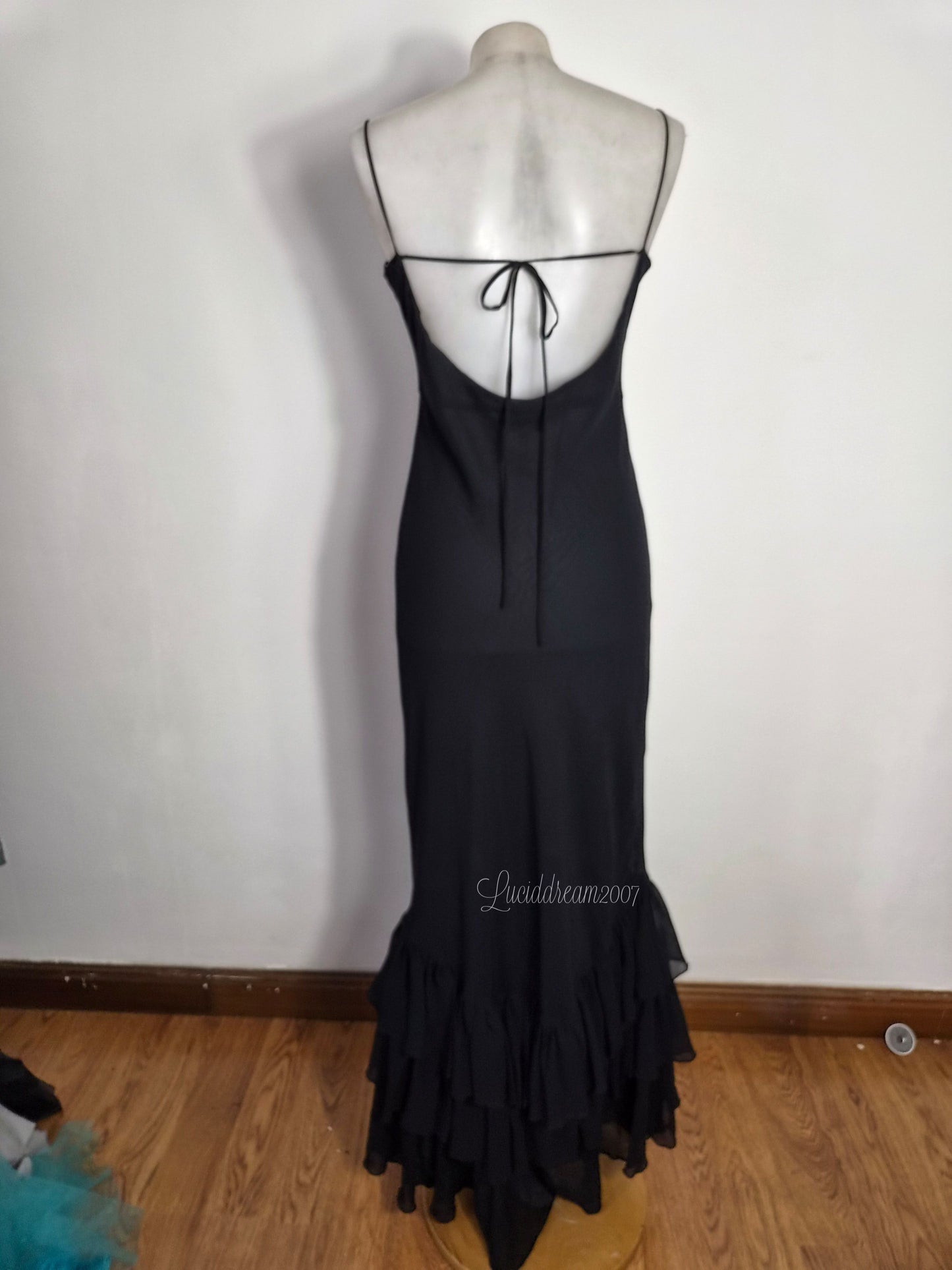 Robe dos nu noire motif fleur
