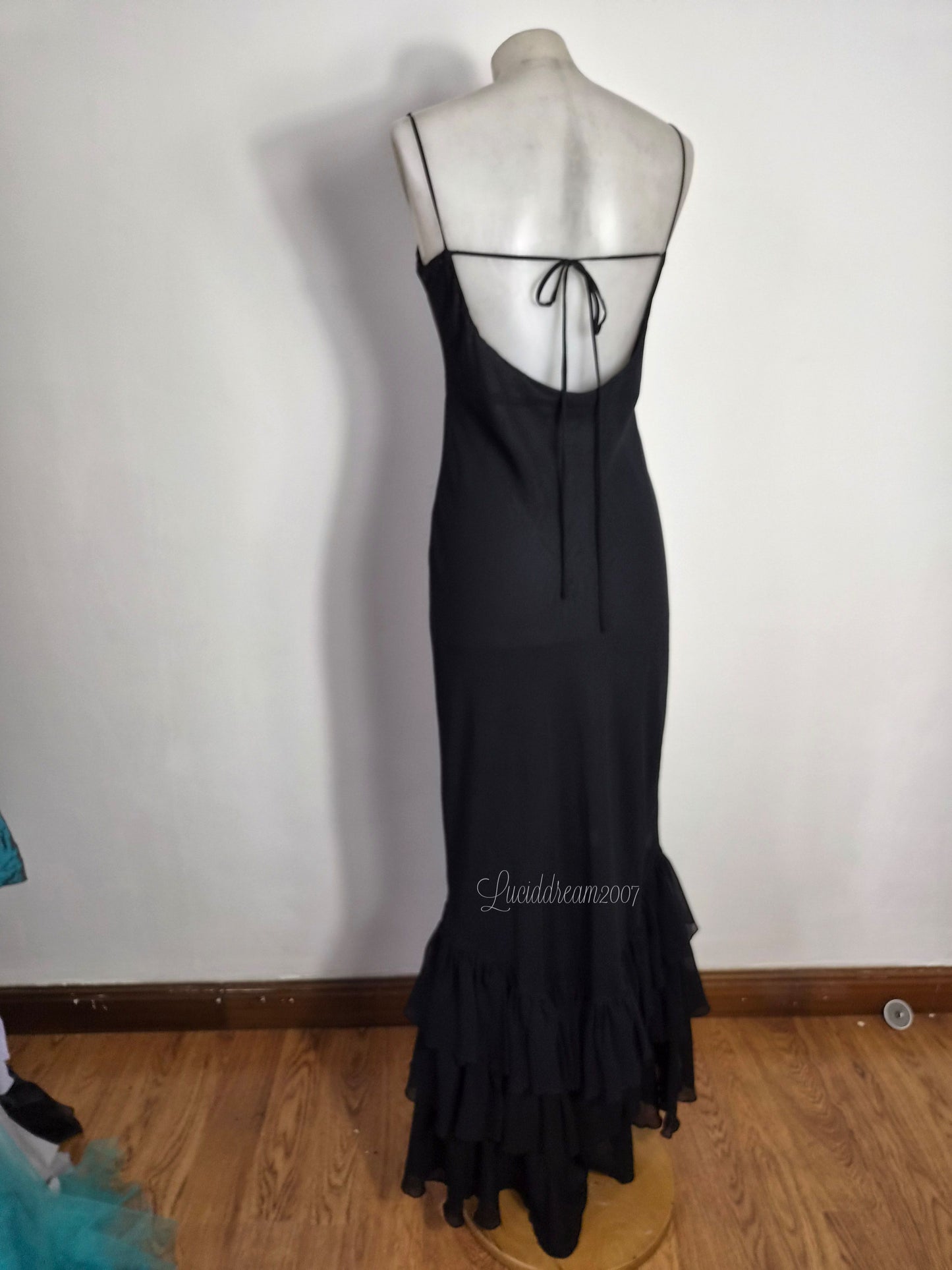 Robe dos nu noire motif fleur