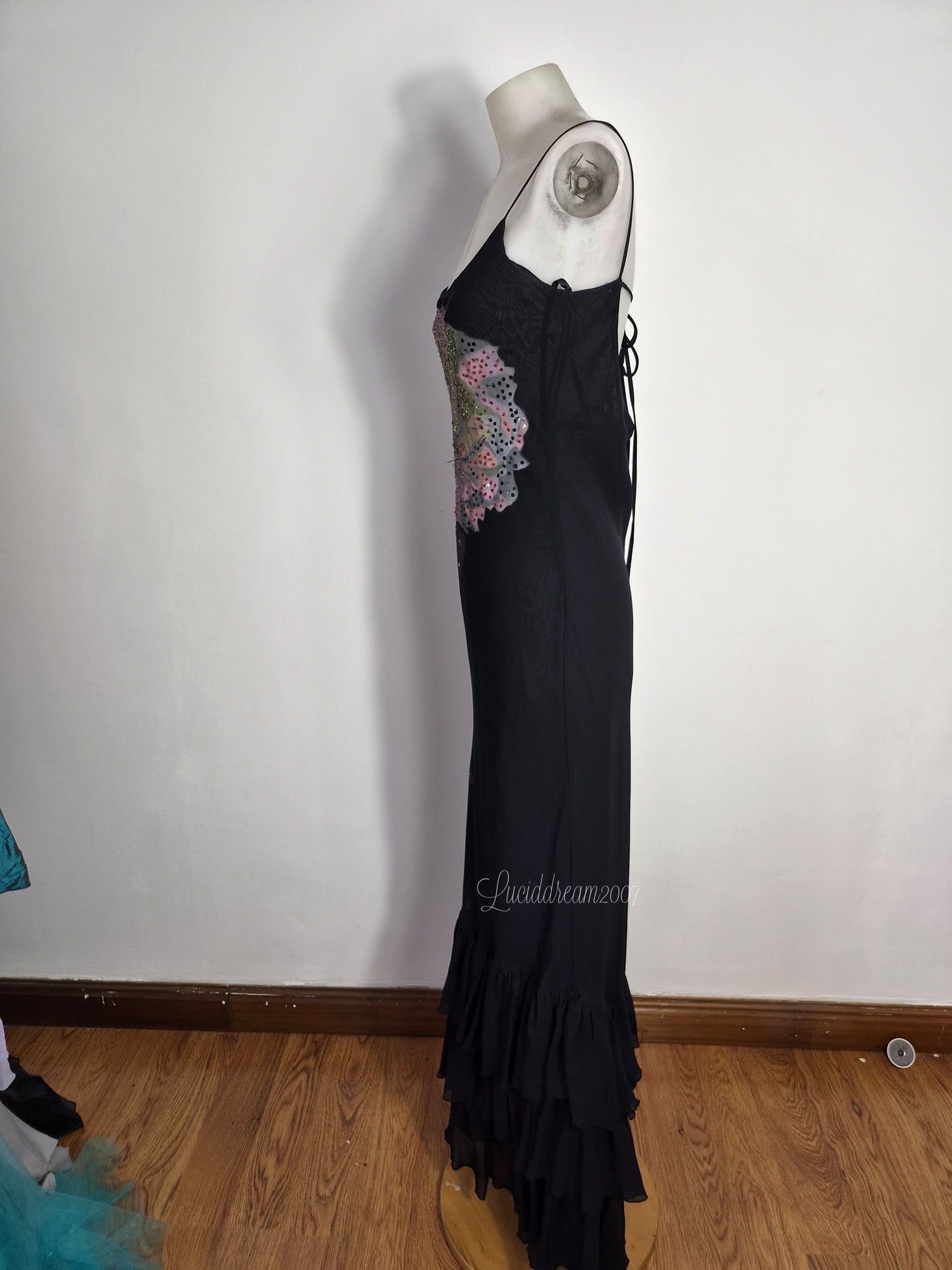 Robe dos nu noire motif fleur