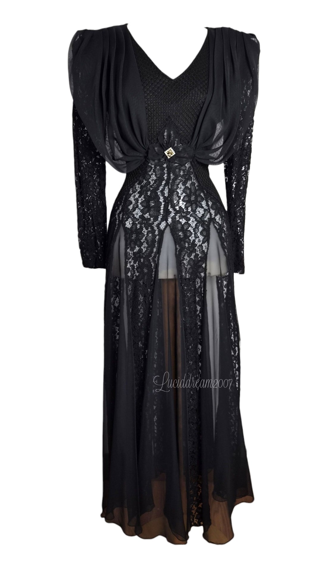 Robe noire détails dentelle et drapé