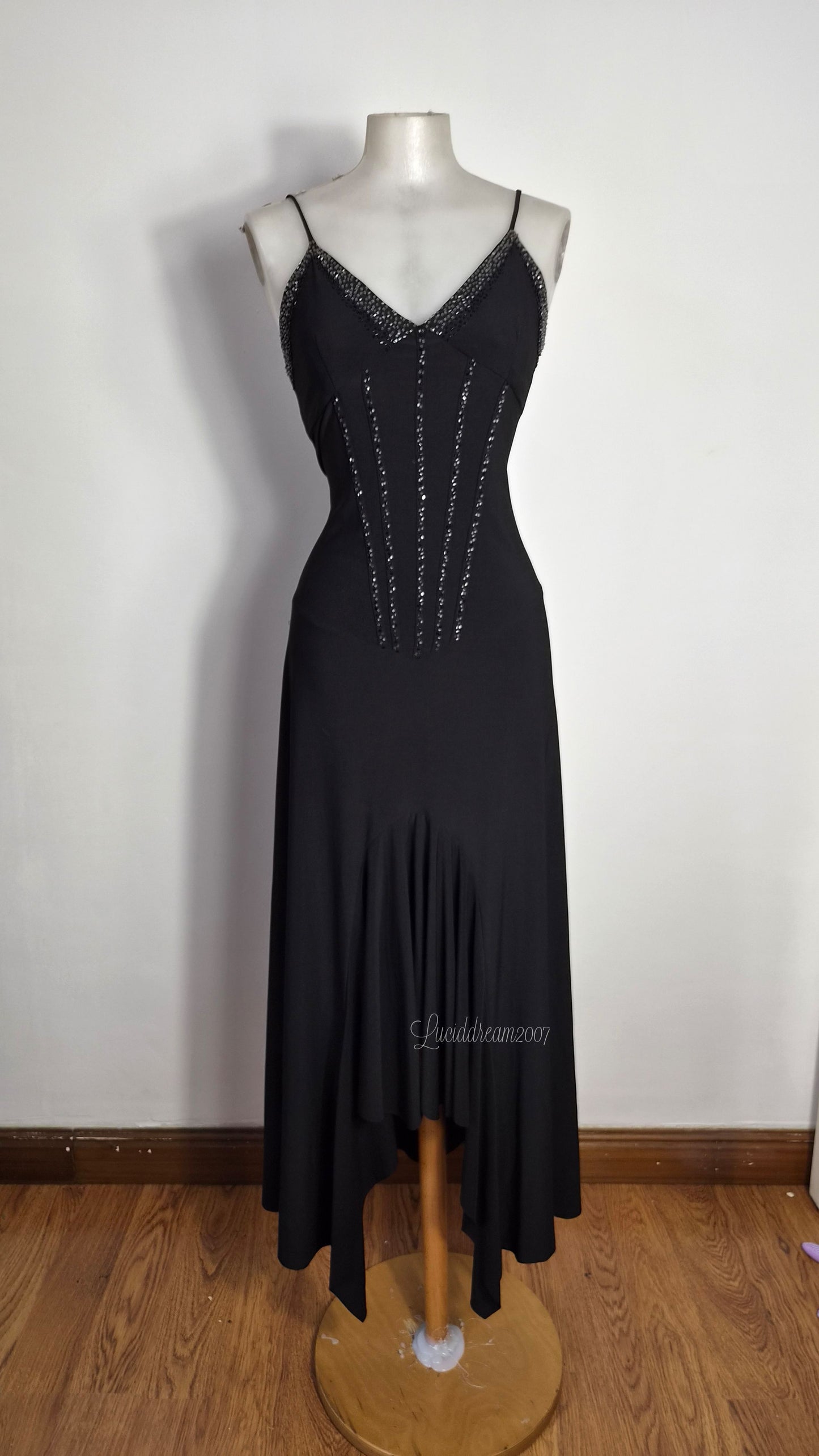 Robe noire détails strass