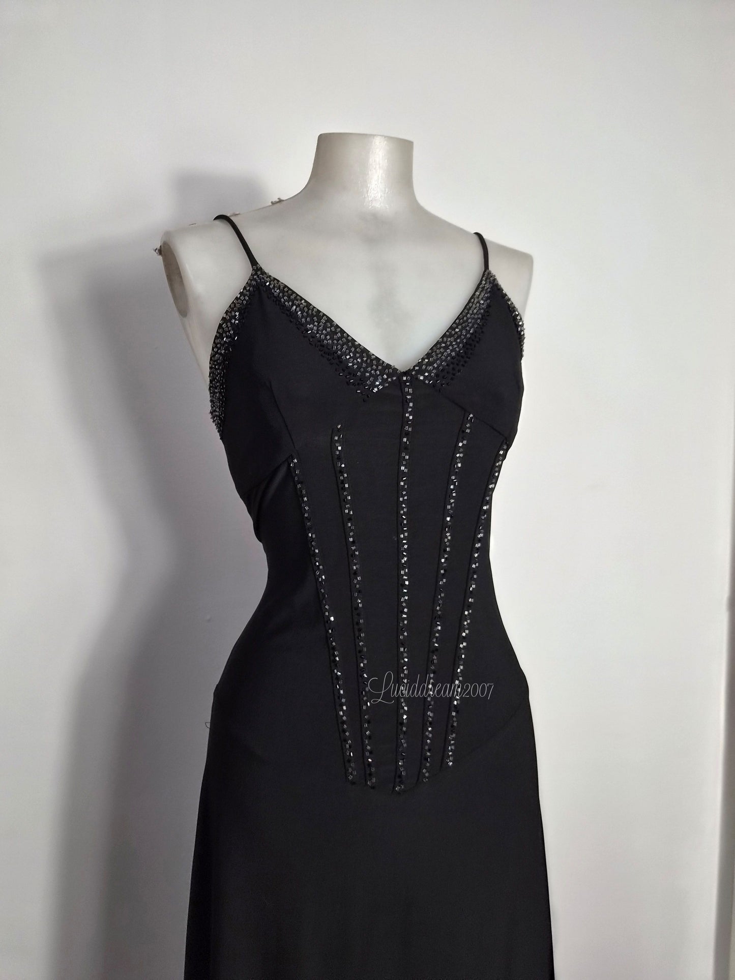 Robe noire détails strass
