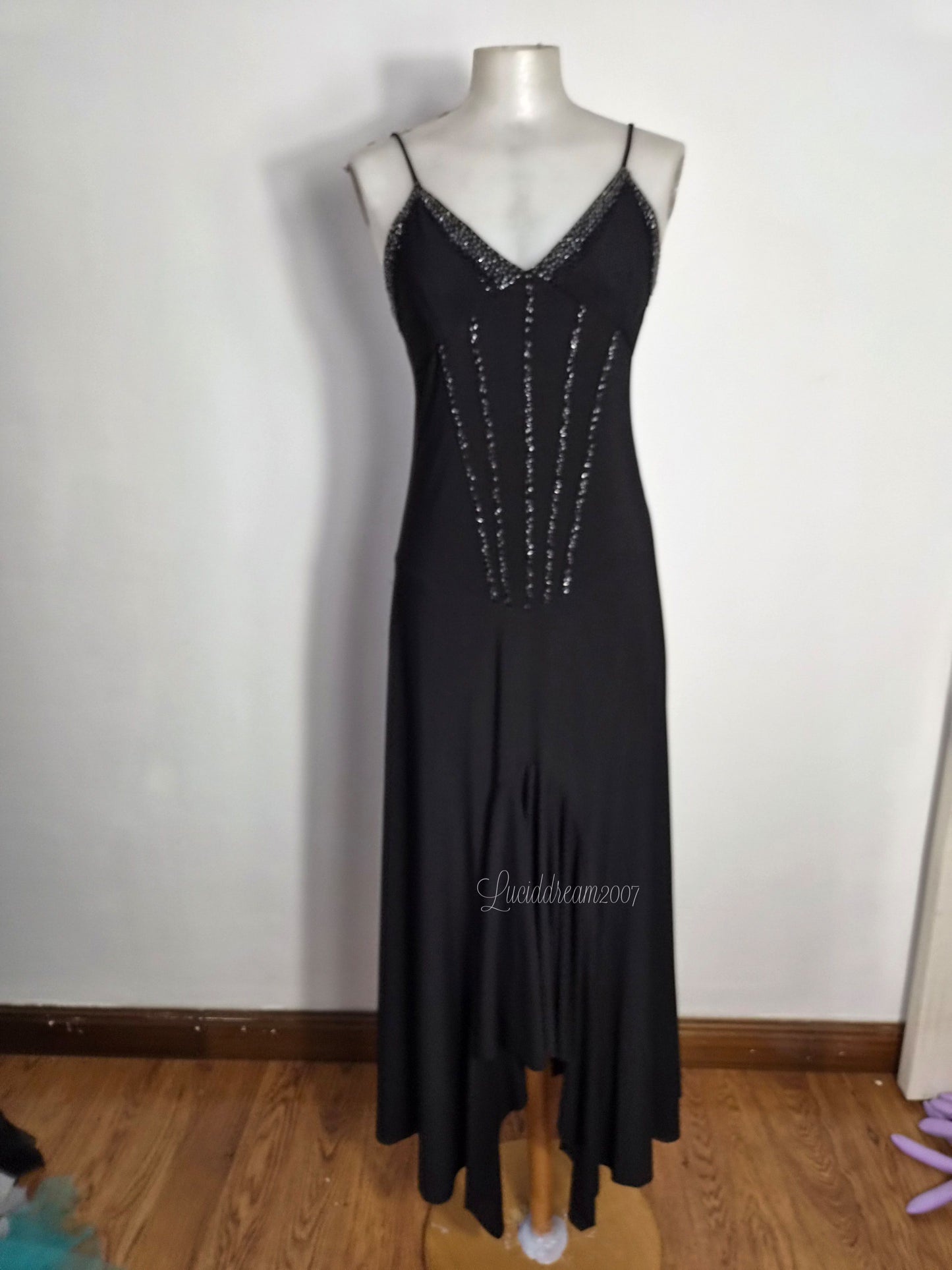 Robe noire détails strass