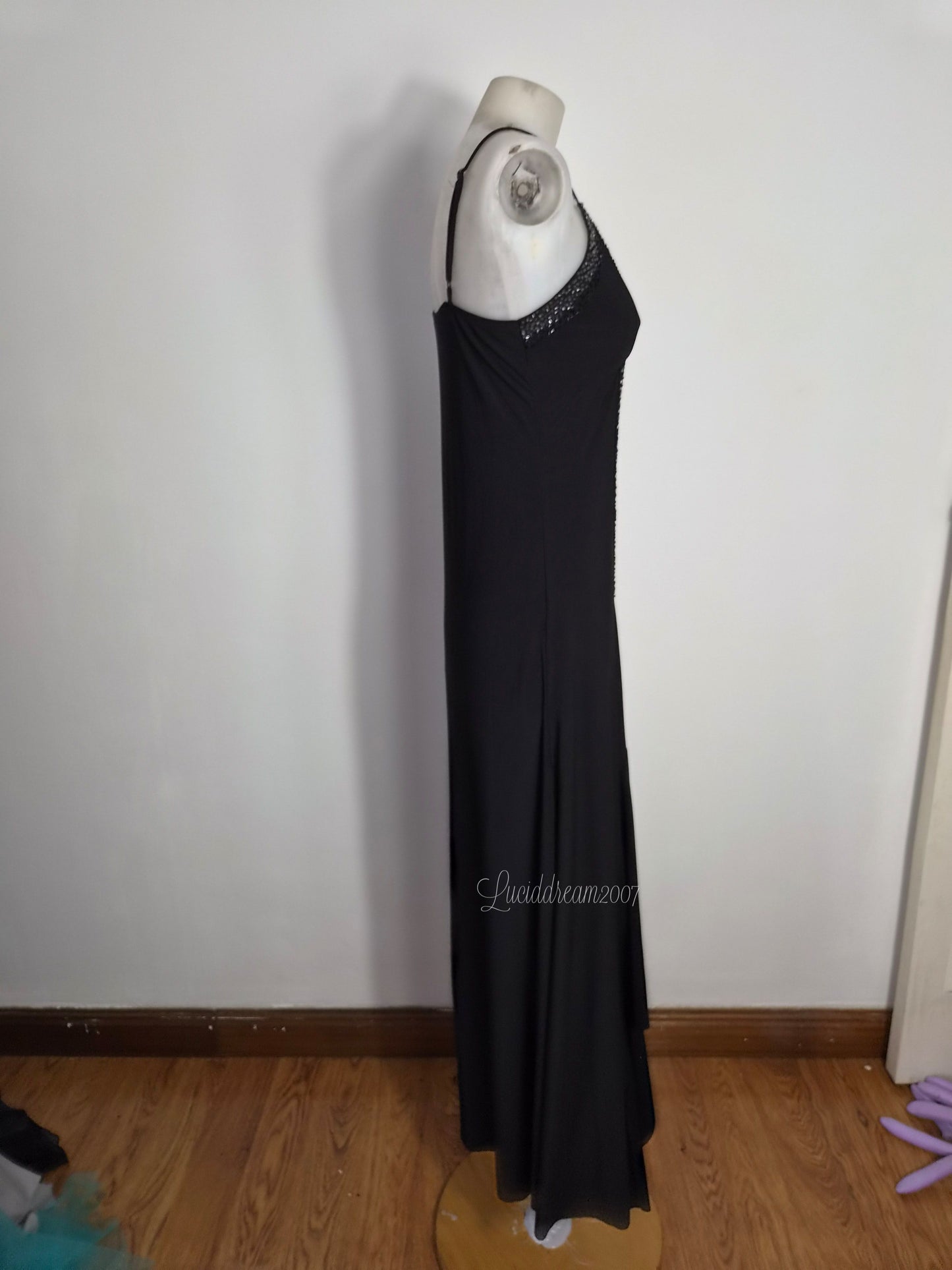 Robe noire détails strass