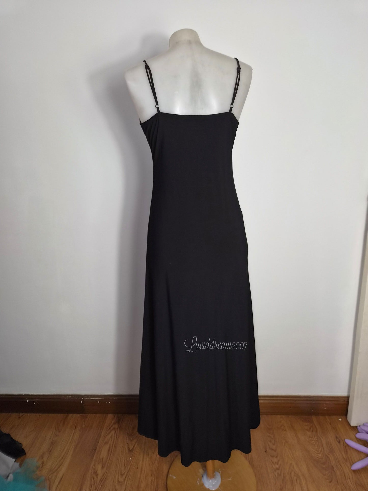 Robe noire détails strass