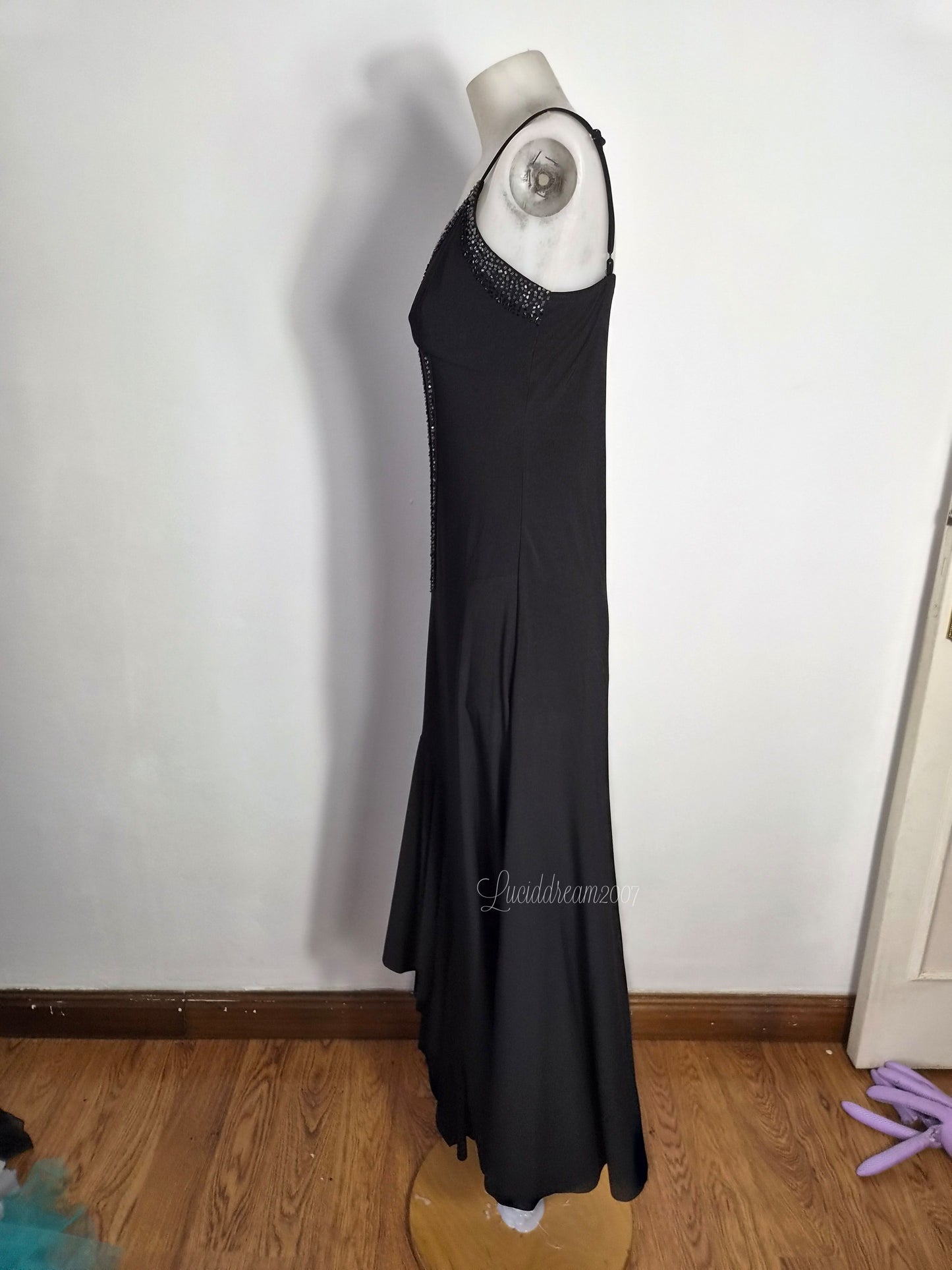 Robe noire détails strass