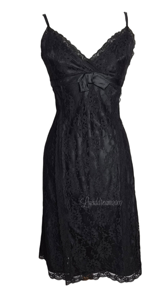 Robe noire en dentelle
