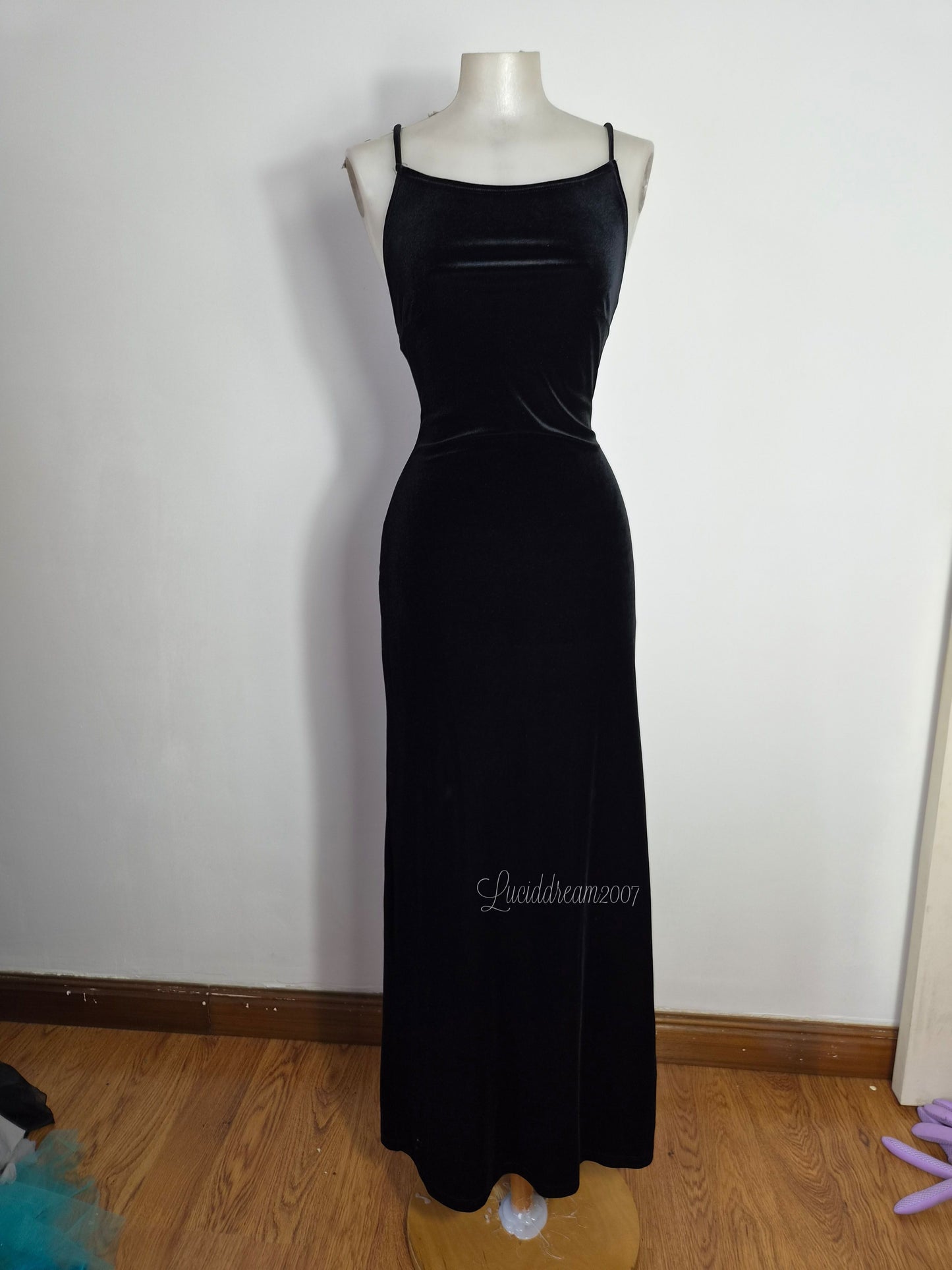 Robe dos nu en velours noir