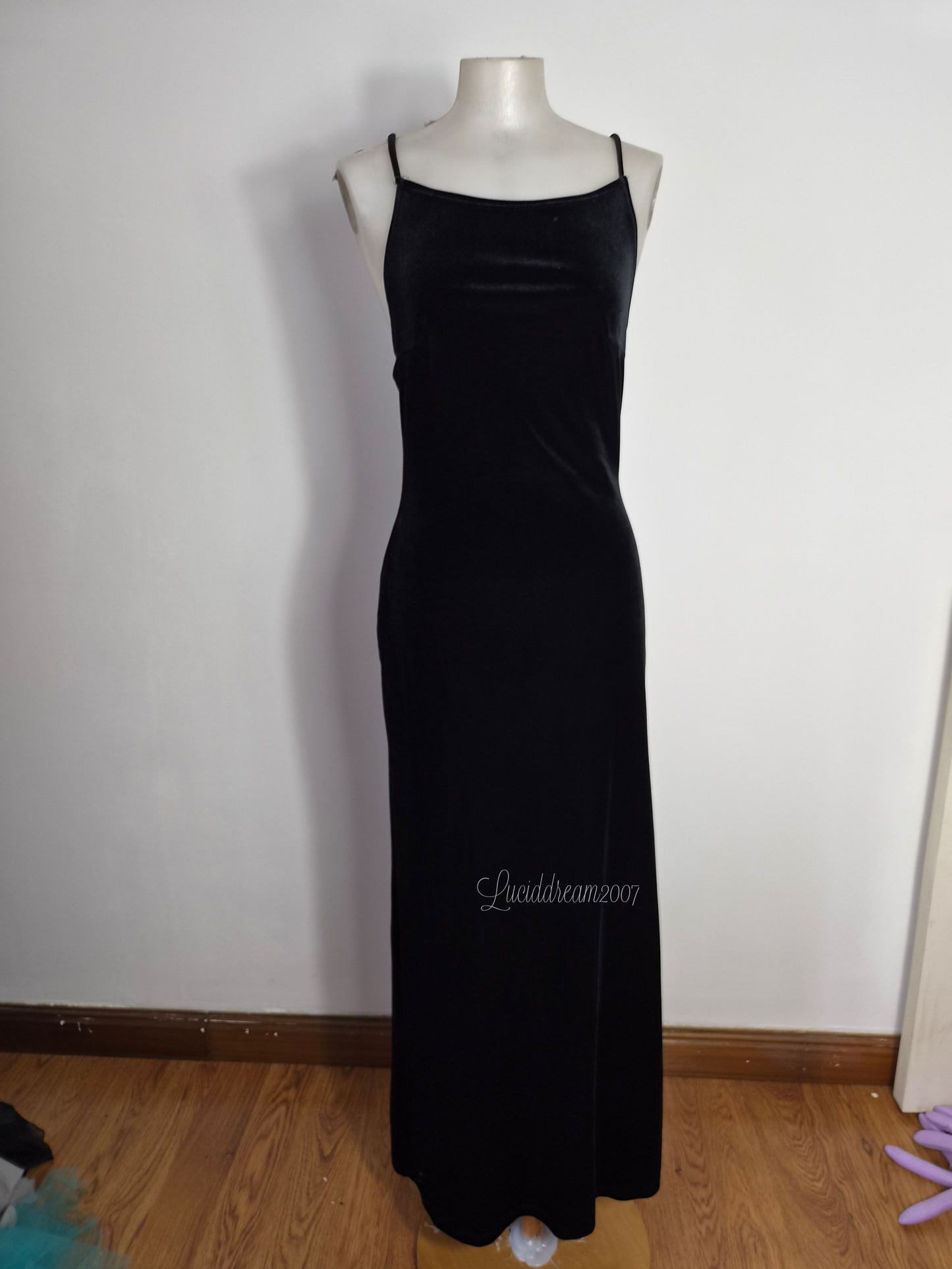 Robe dos nu en velours noir