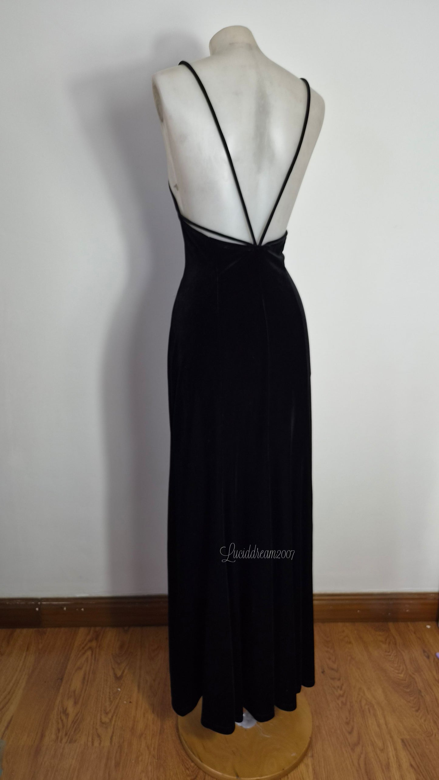 Robe dos nu en velours noir