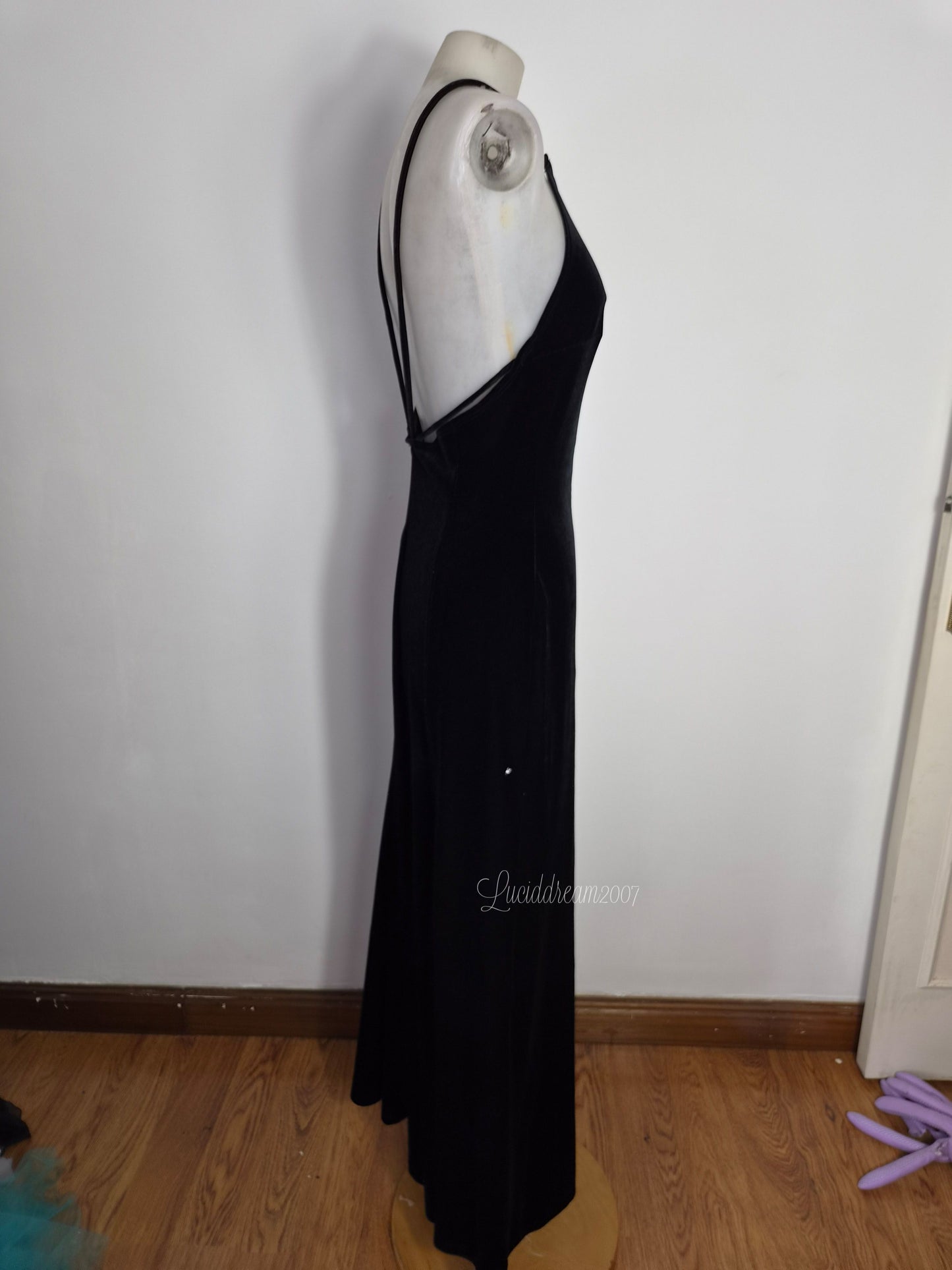 Robe dos nu en velours noir