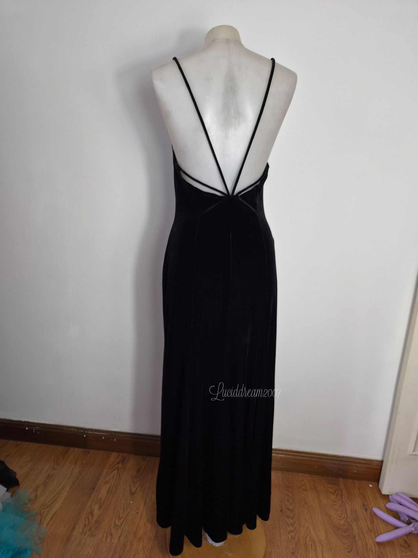 Robe dos nu en velours noir