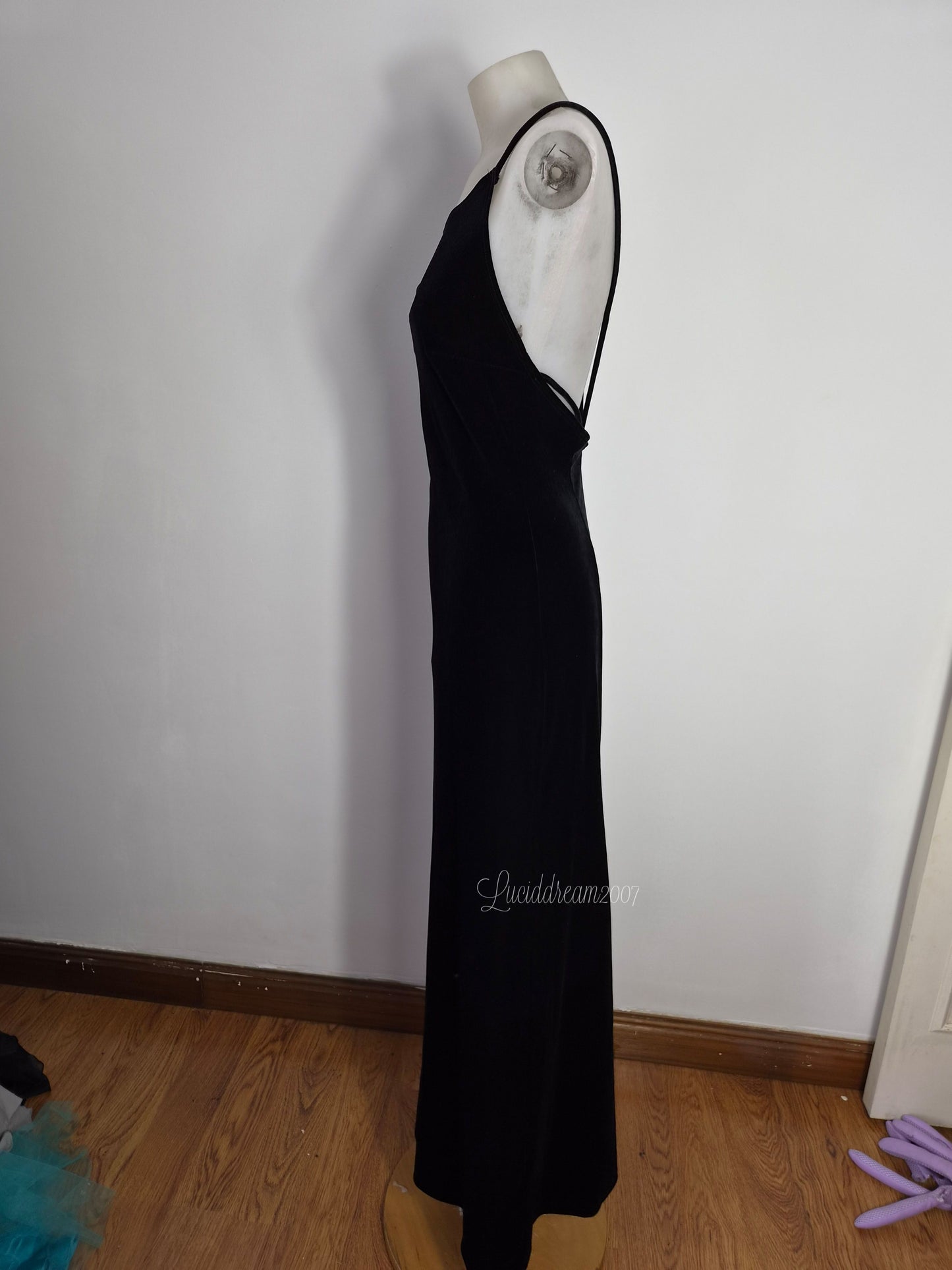 Robe dos nu en velours noir