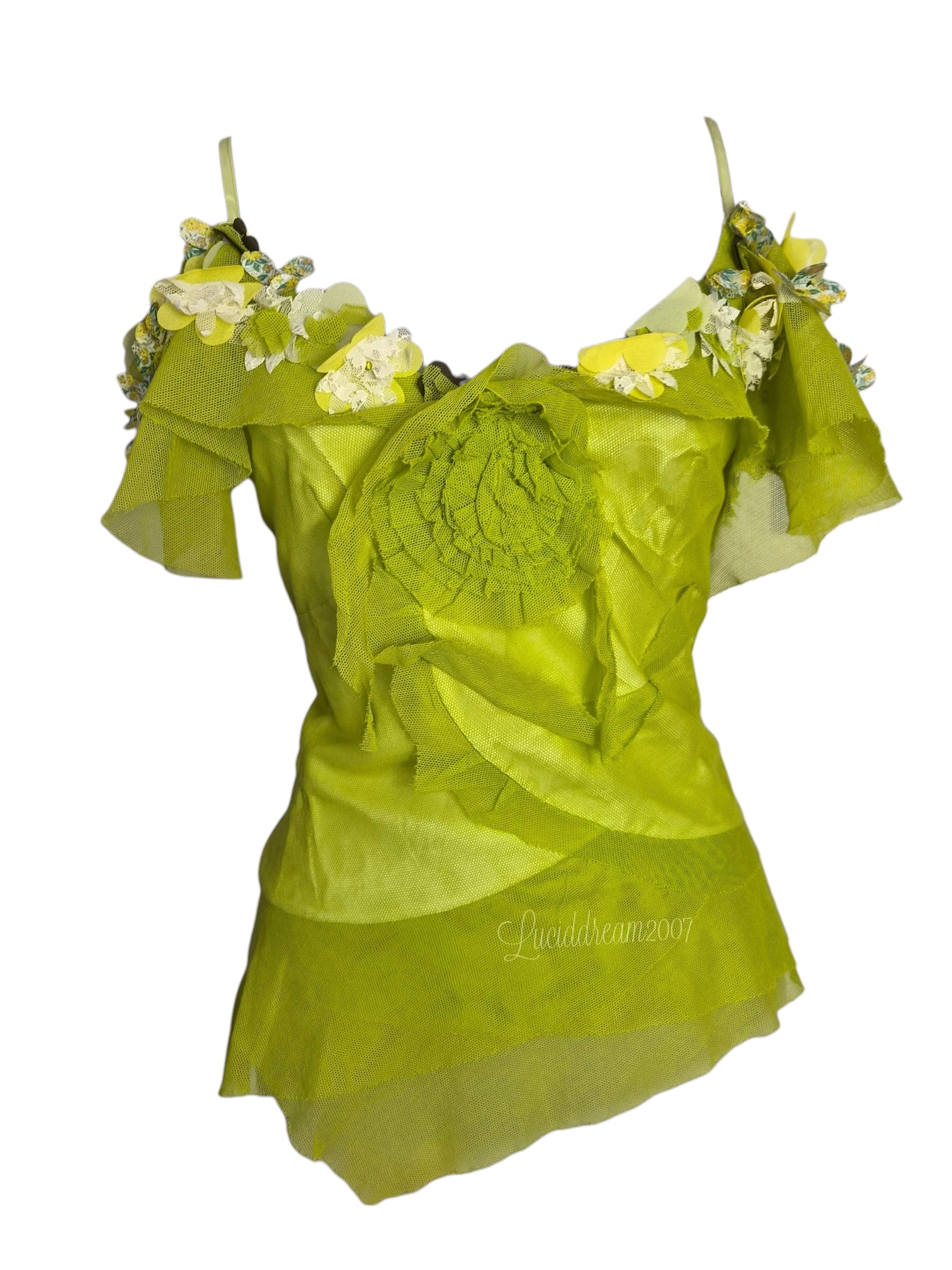Haut vintage en résille orné de fleurs 3D. DAsn les tons vert lime parfait pour l'été. Pièce vintage unique dans le styel fairycore tout droit sorti d'une reverie.