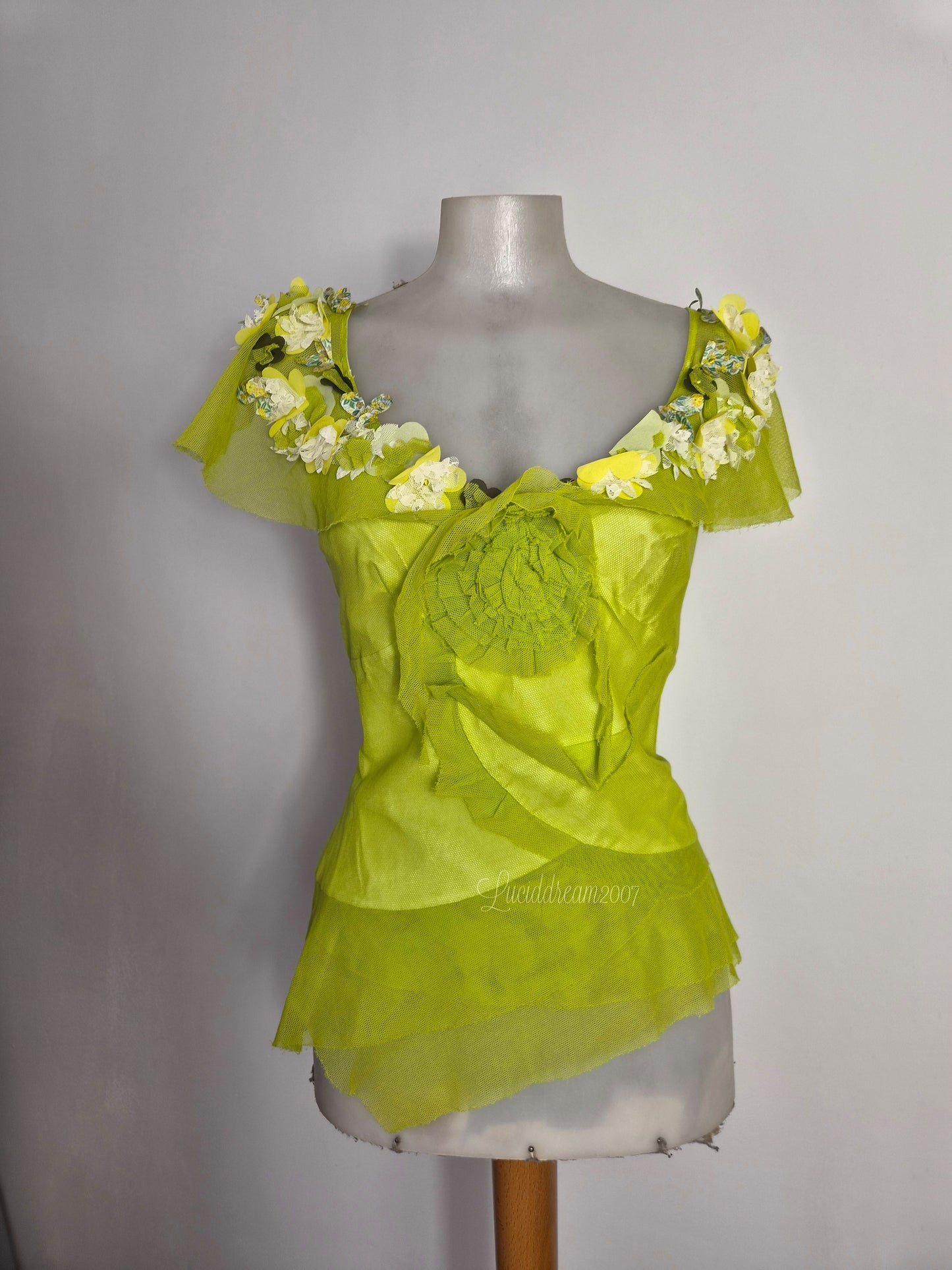 Haut en résille vert pomme détails fleurs