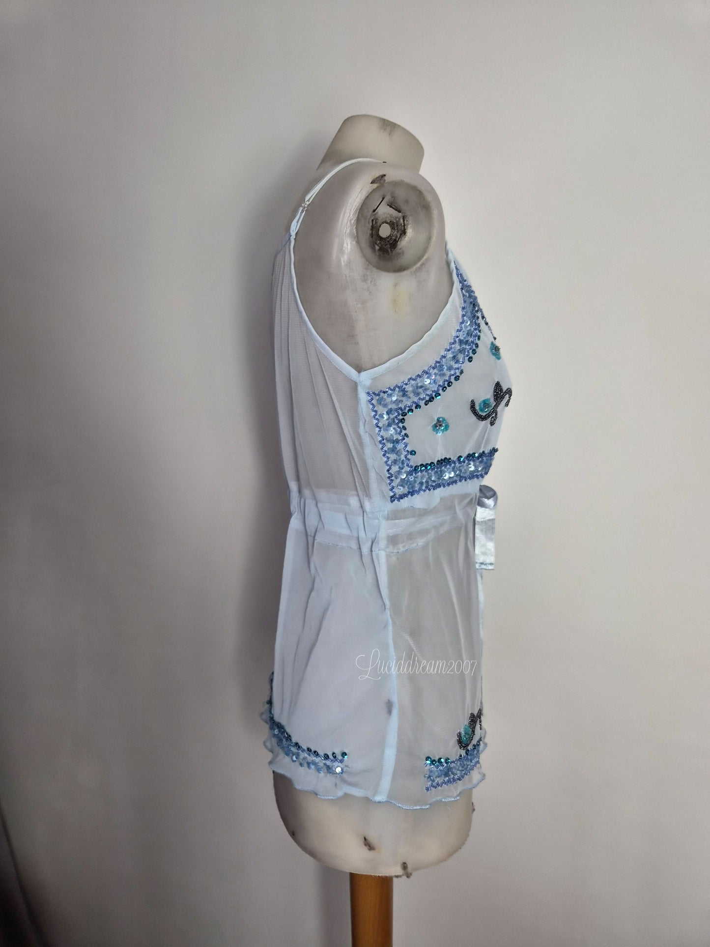 Haut en voile bleue brodé