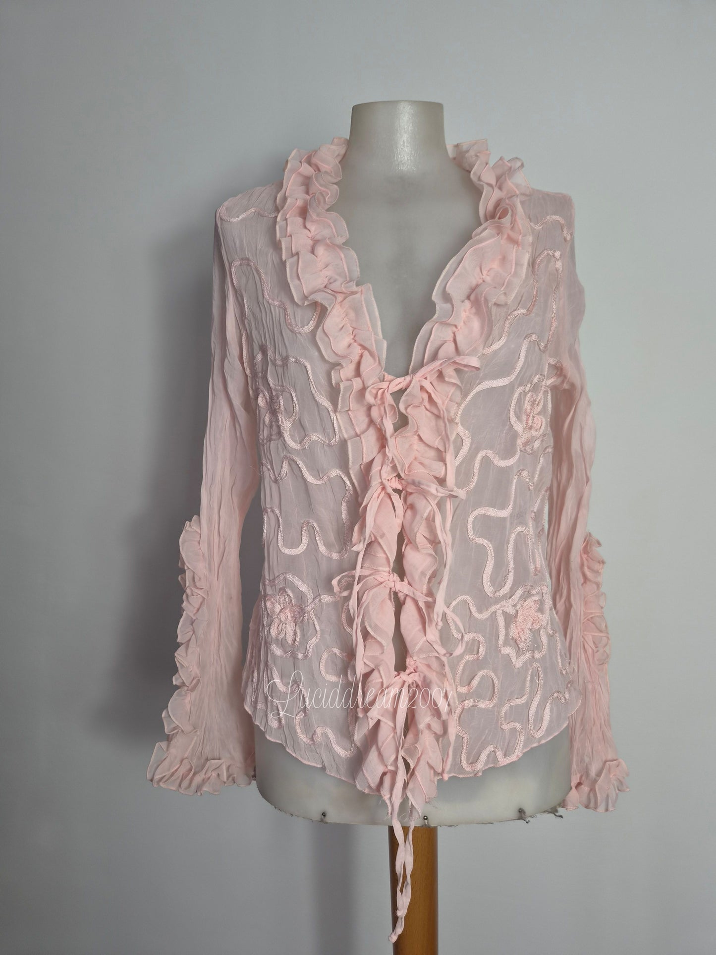 Chemisier en voile brodé rose