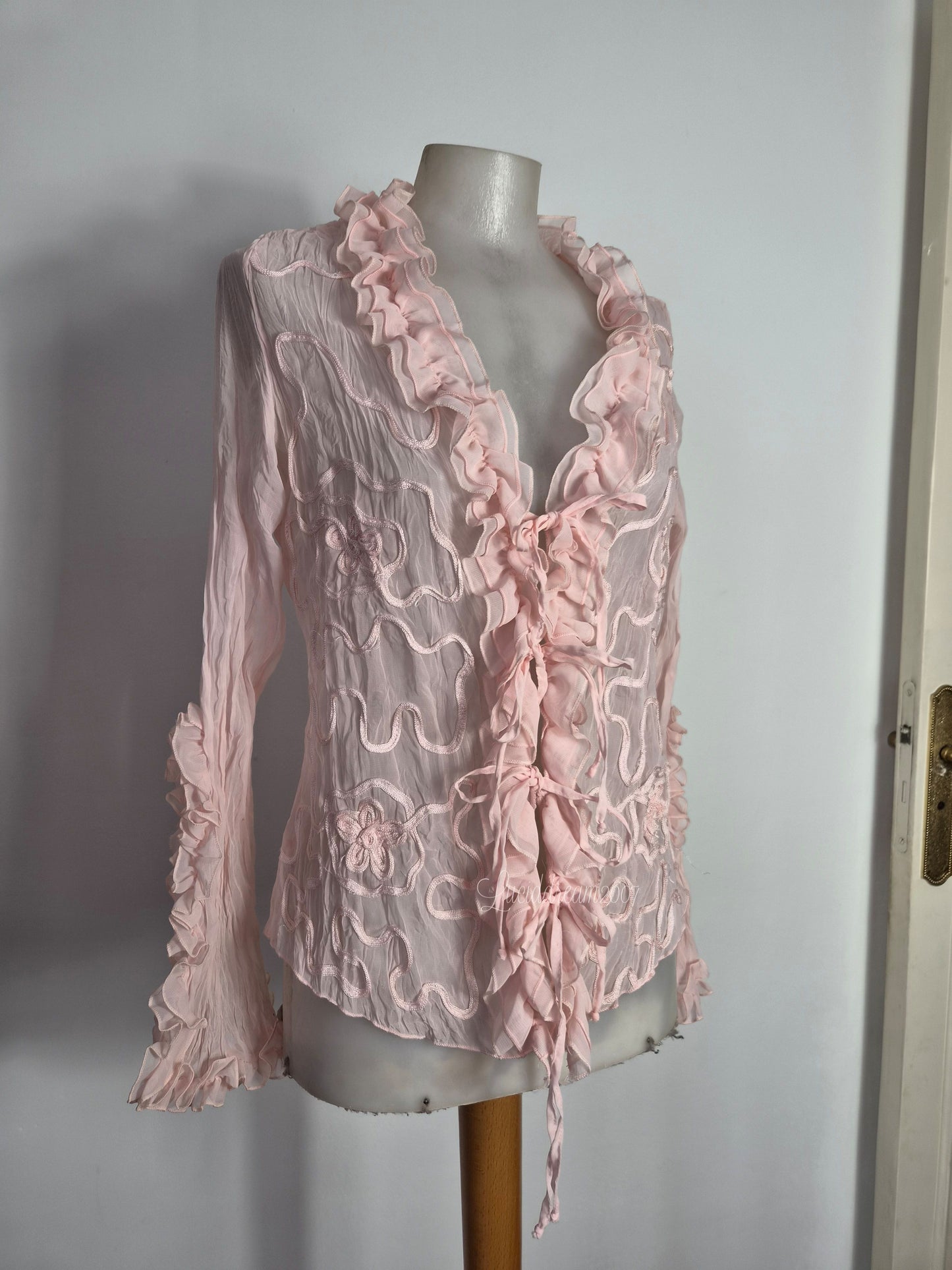 Chemisier en voile brodé rose