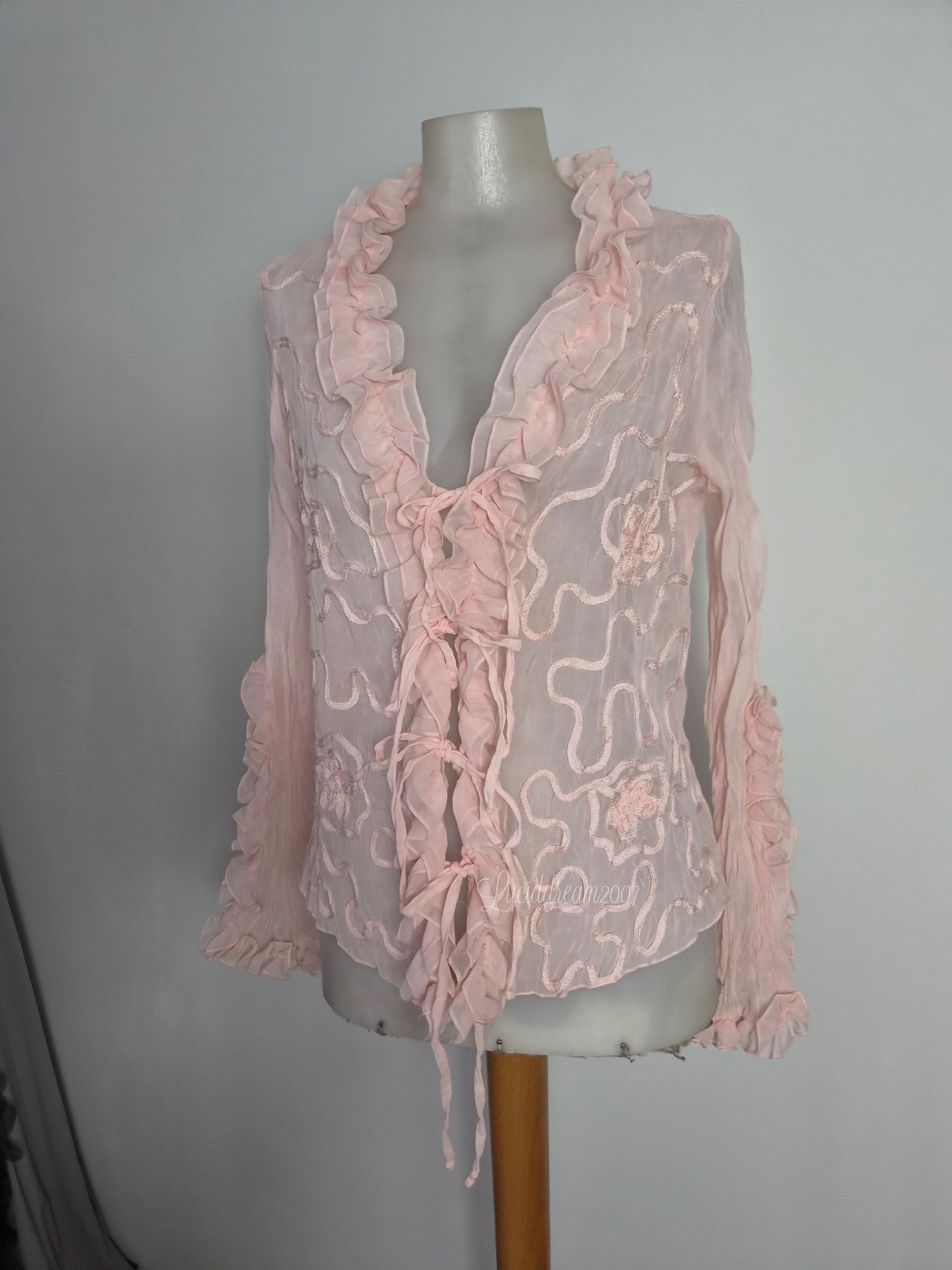 Chemisier en voile brodé rose
