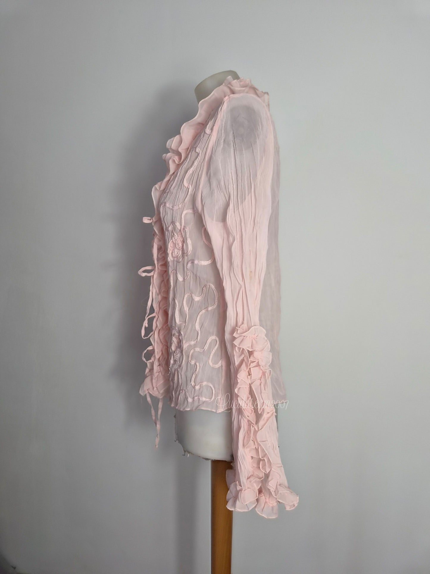 Chemisier en voile brodé rose