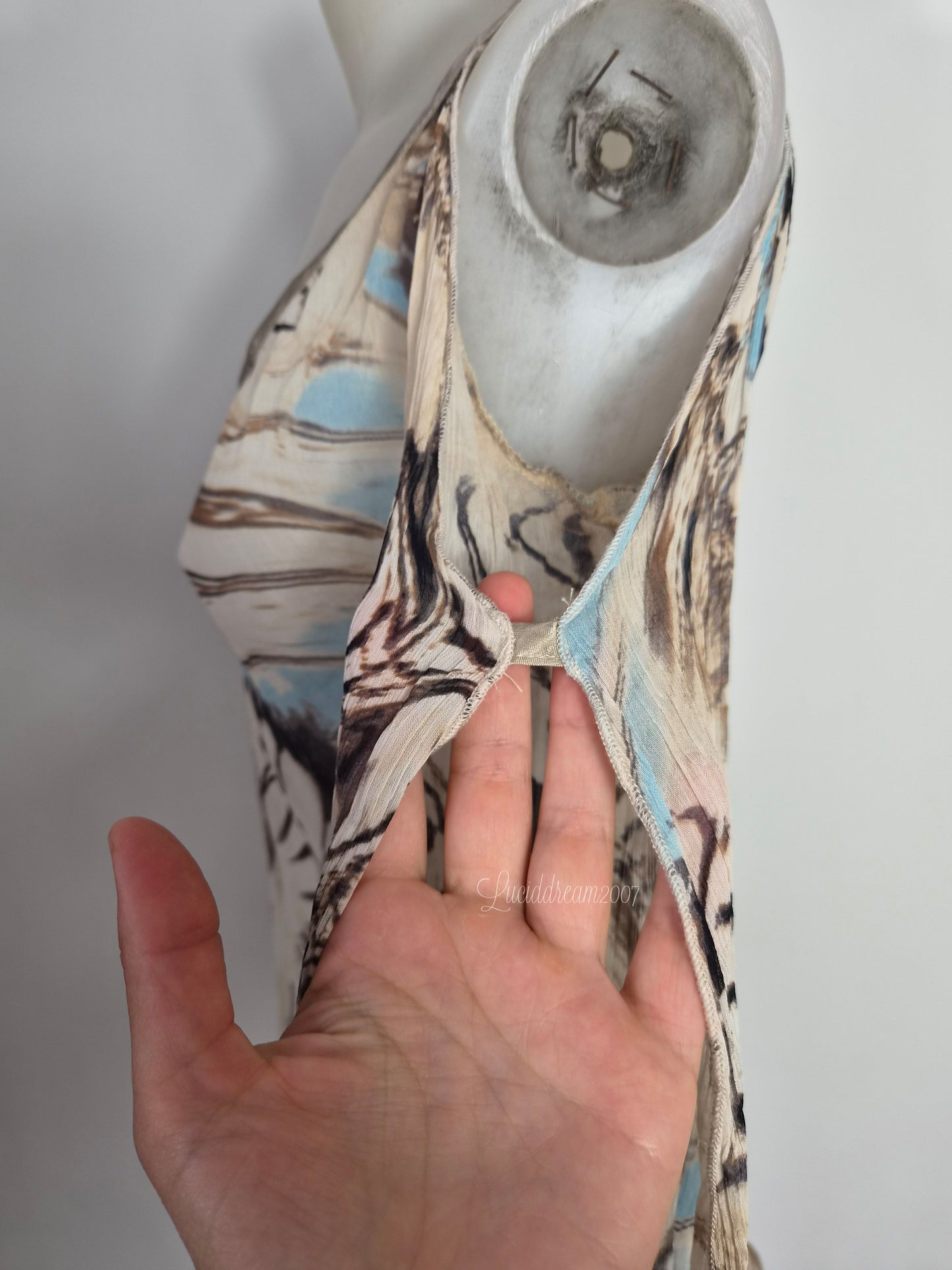 Haut en voile tons beige et bleu