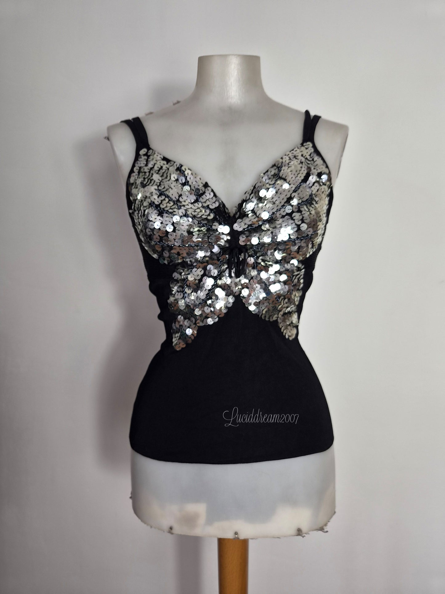 Haut noir et argenté motif papillon