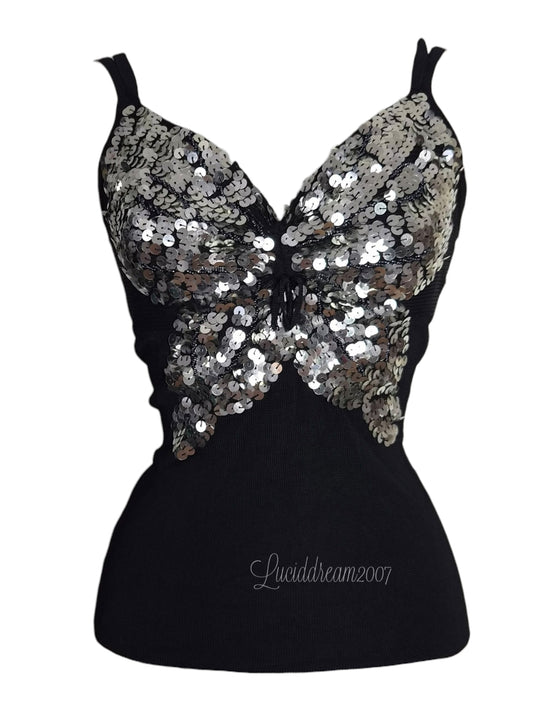 Haut iconique Y2K noir avec un grand motif papillon en sequins argentés scintillants. Pièce de soirée rétro parfaite. Sorti d'une reverie 