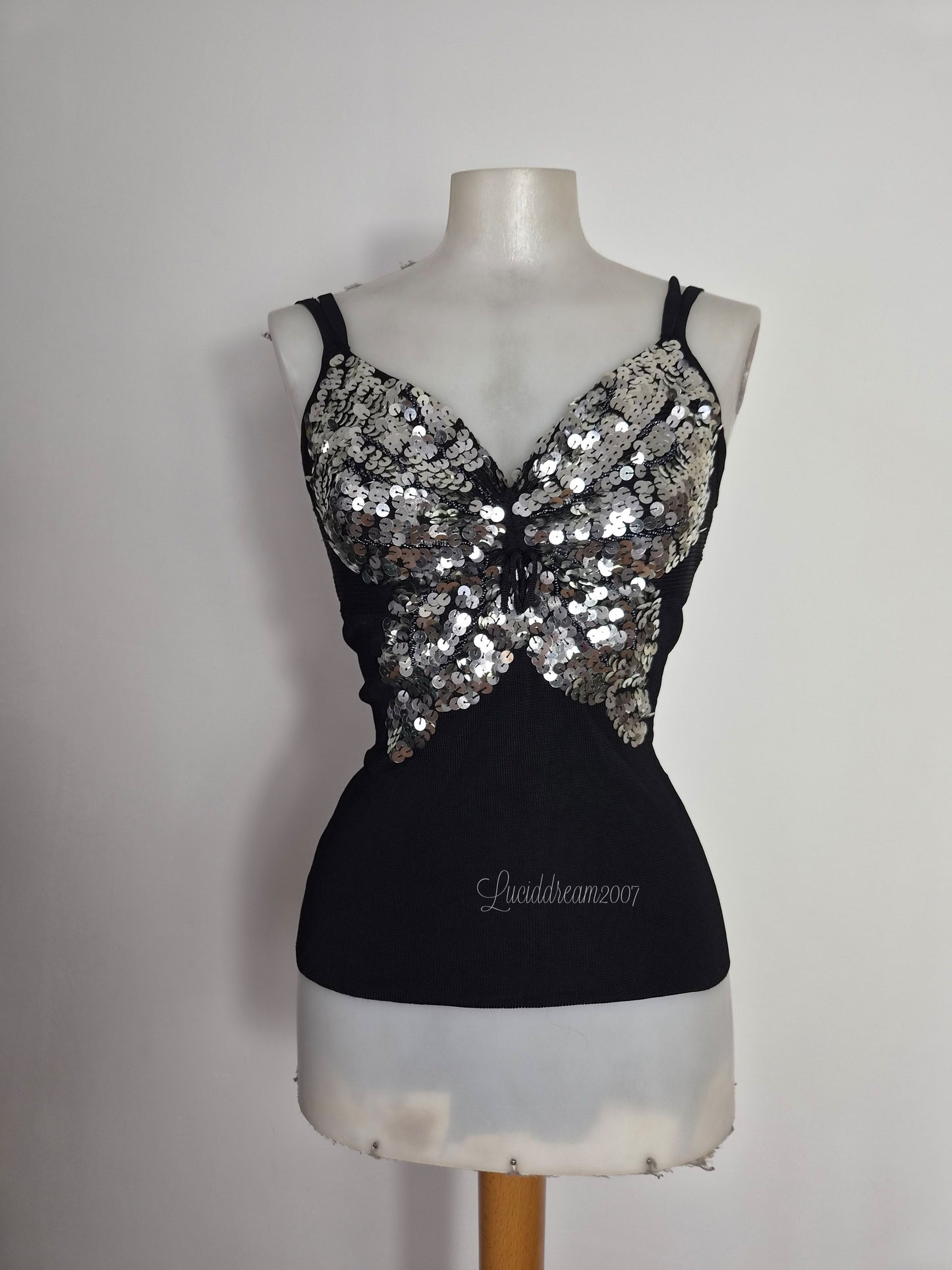 Haut noir et argenté motif papillon