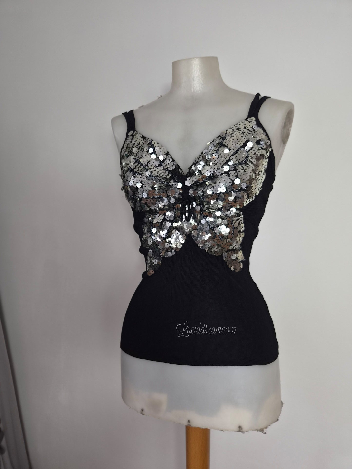 Haut noir et argenté motif papillon