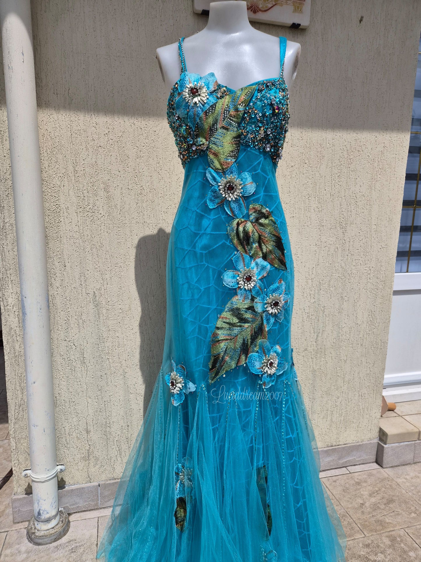 Maxi robe bleue brodée