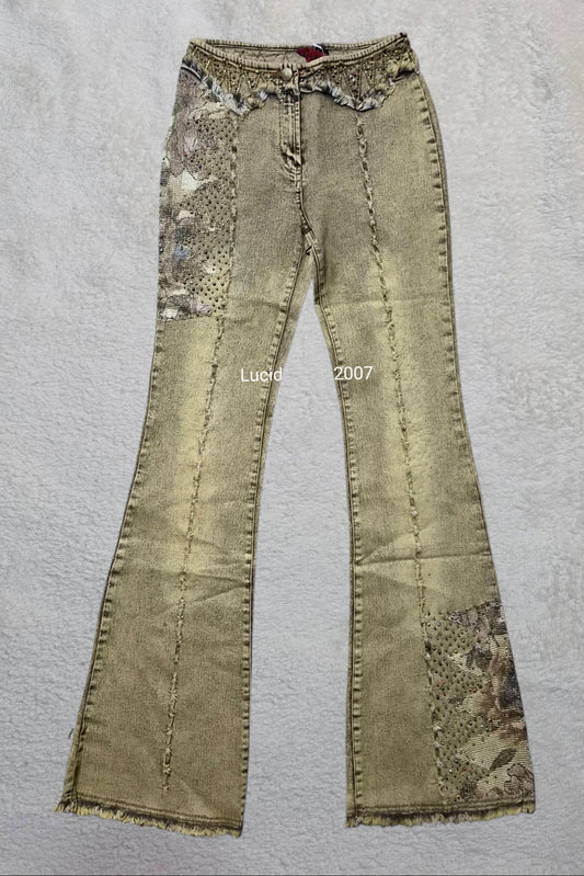 Pantalon denim délavé et brodé