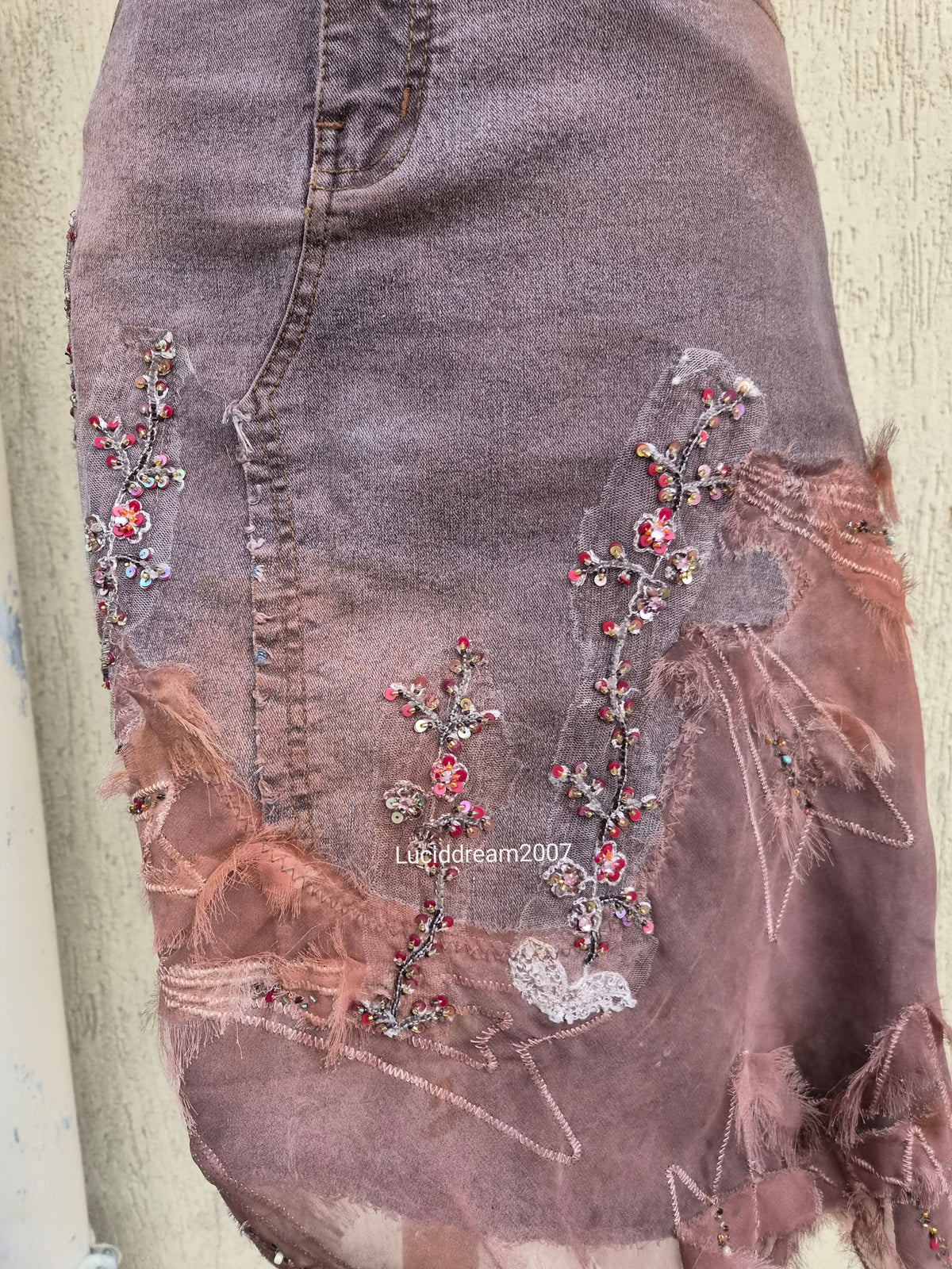 Jupe en denim brodé