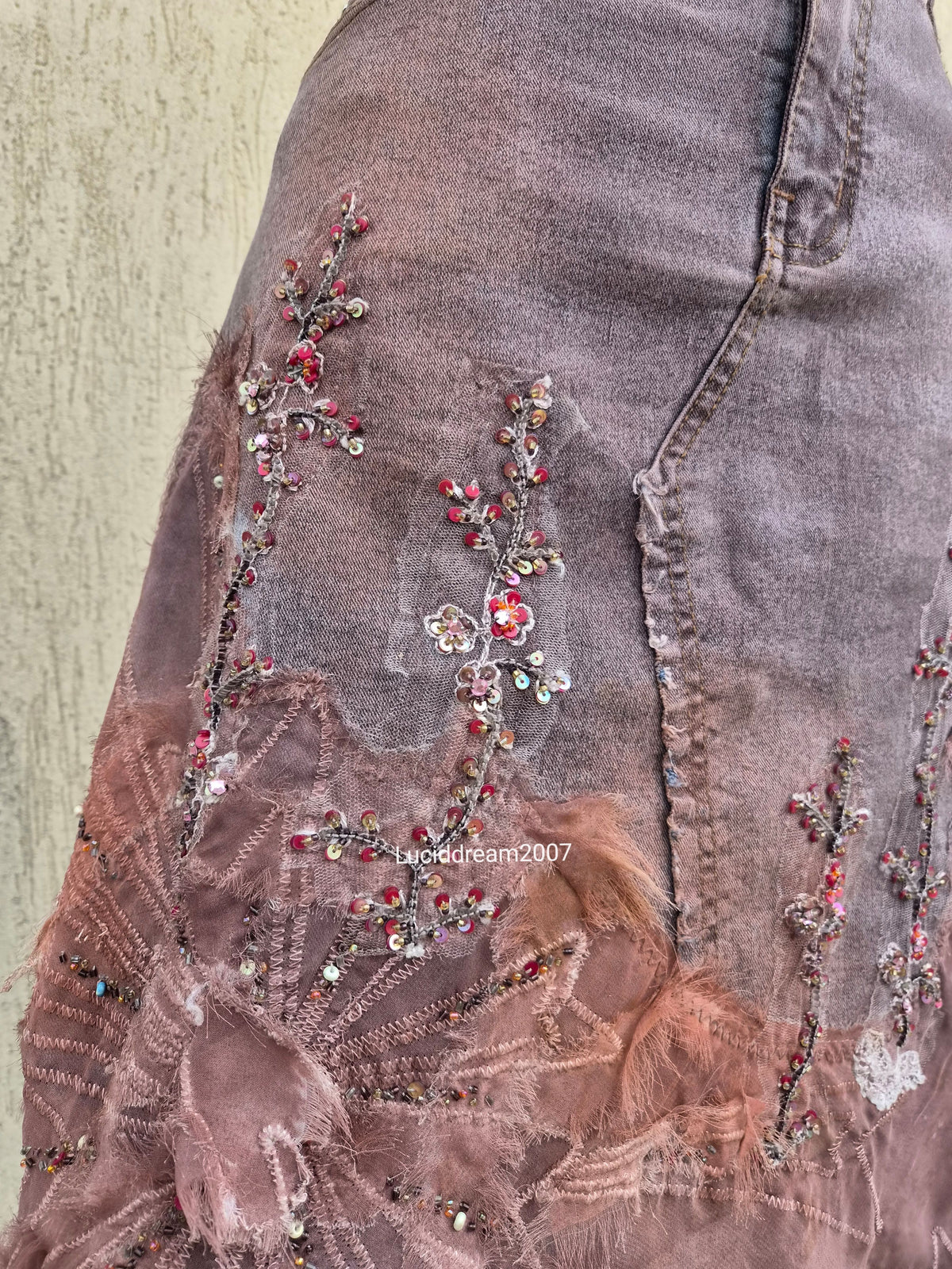 Jupe en denim brodé