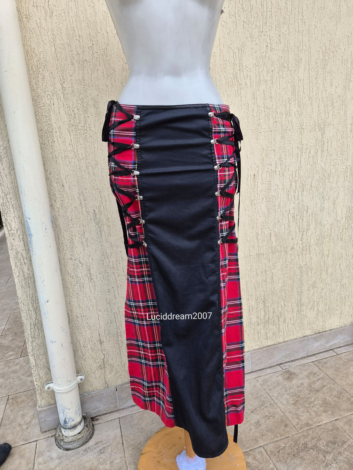 Tartan skirt with lacing