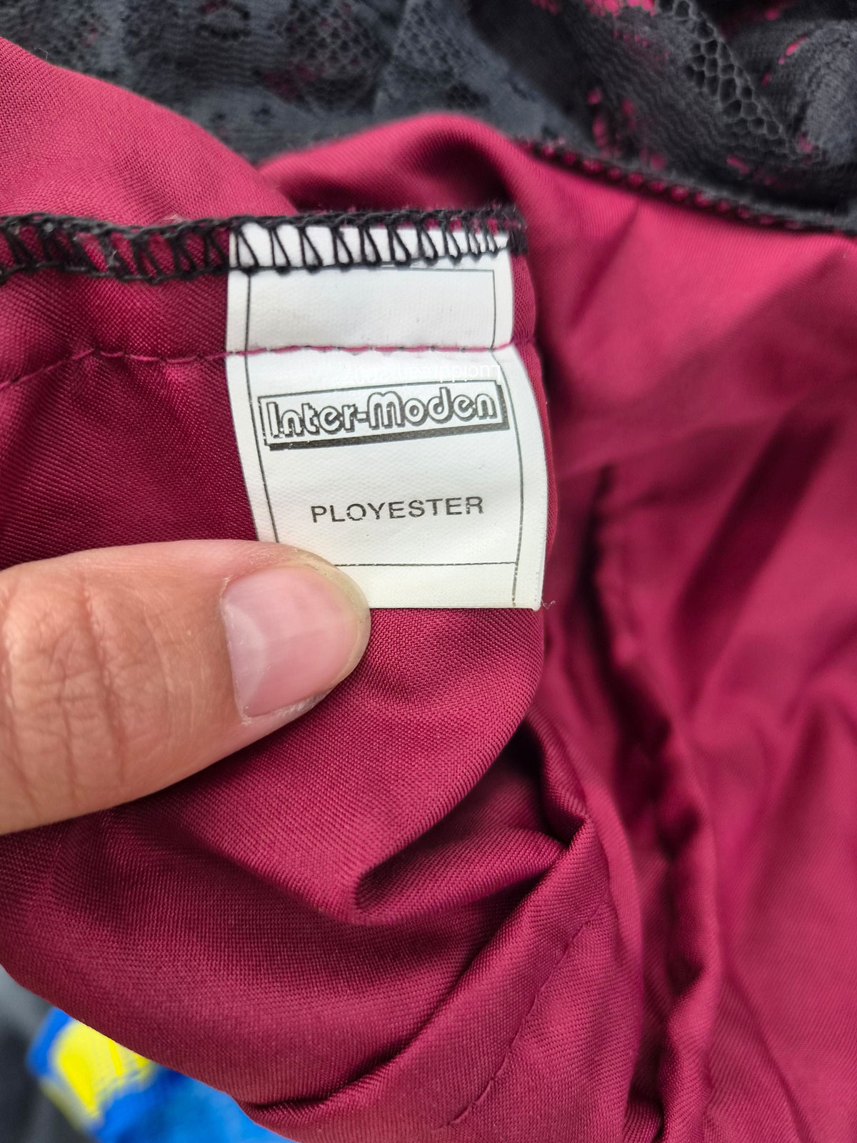Haut corset avec dentelle rouge et noire