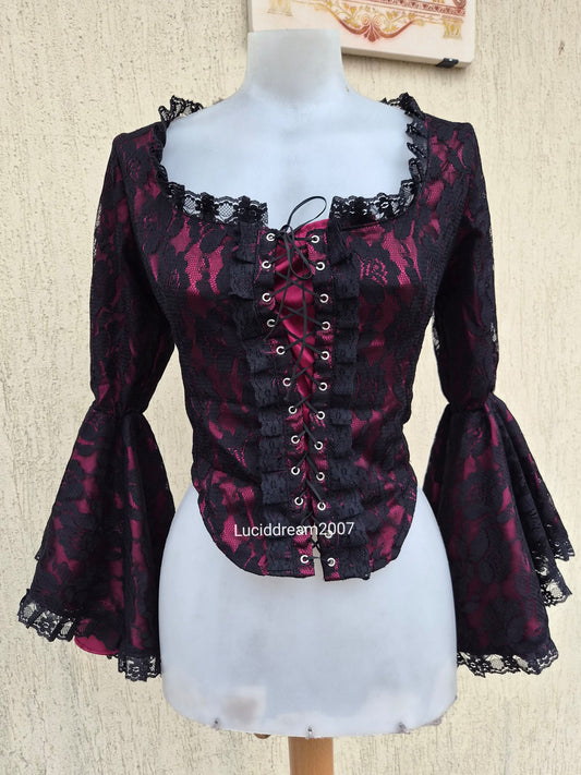 Haut corset avec dentelle rouge et noire