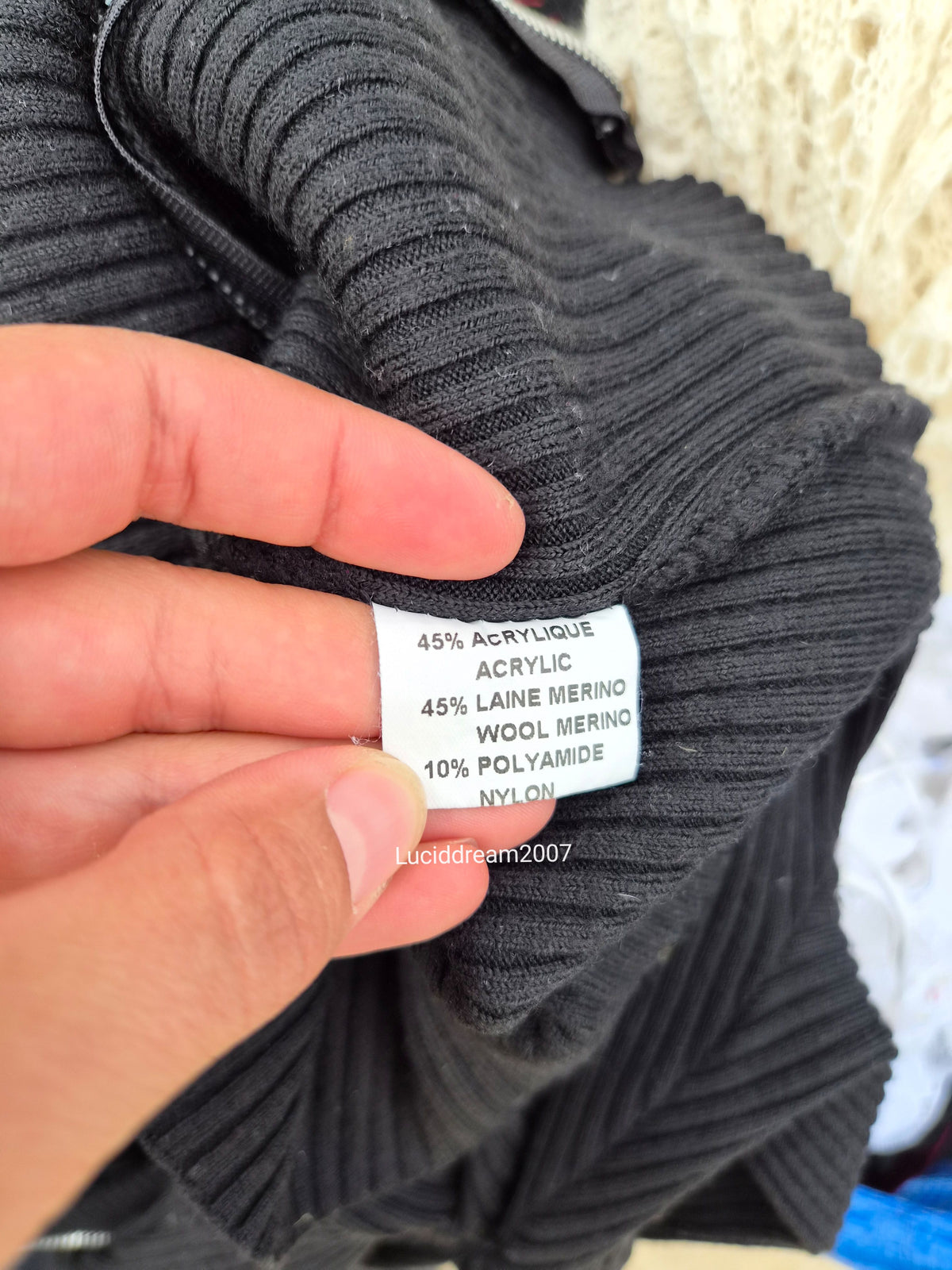 Pull détails boucles et zip