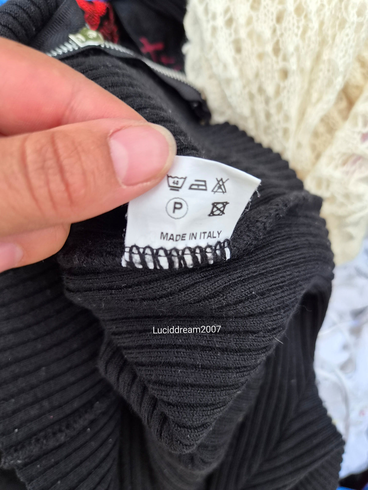 Pull détails boucles et zip