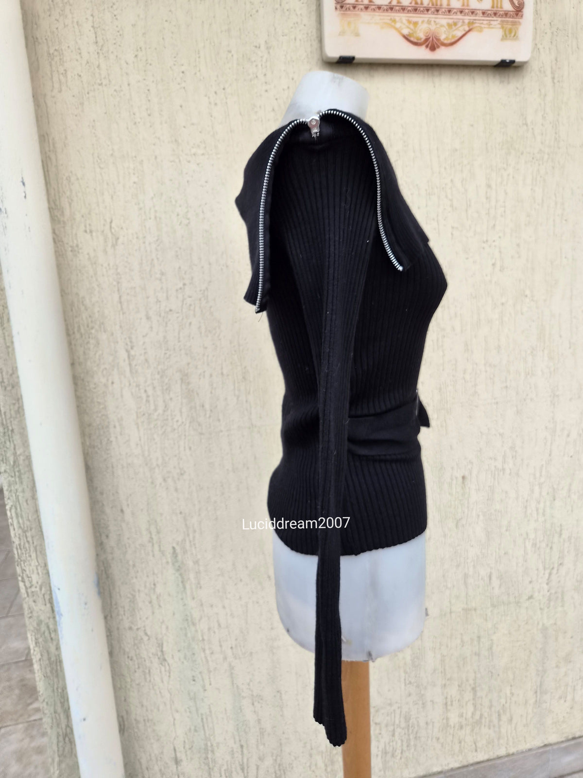 Pull détails boucles et zip