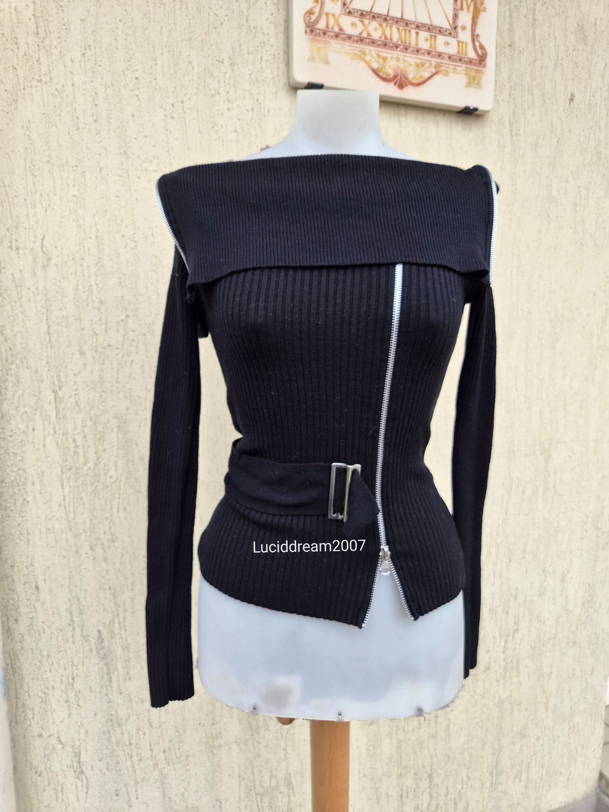 Pull détails boucles et zip