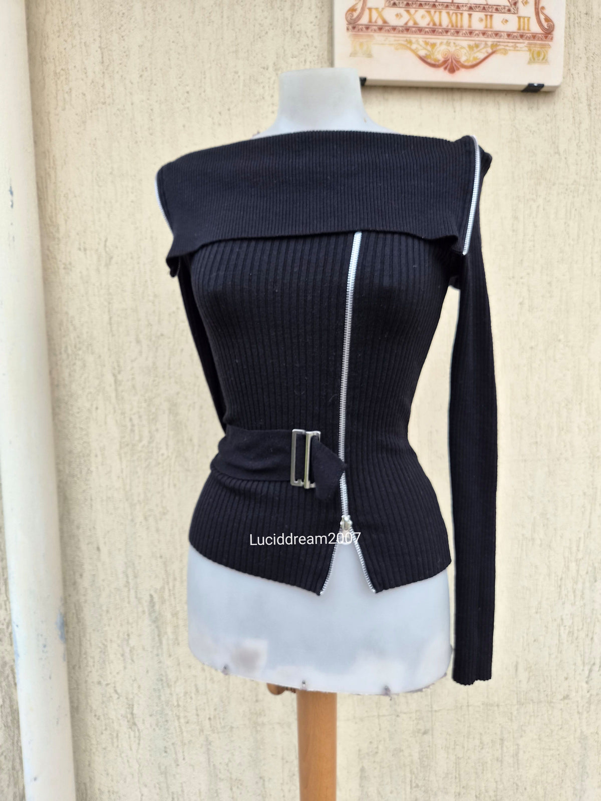 Pull détails boucles et zip